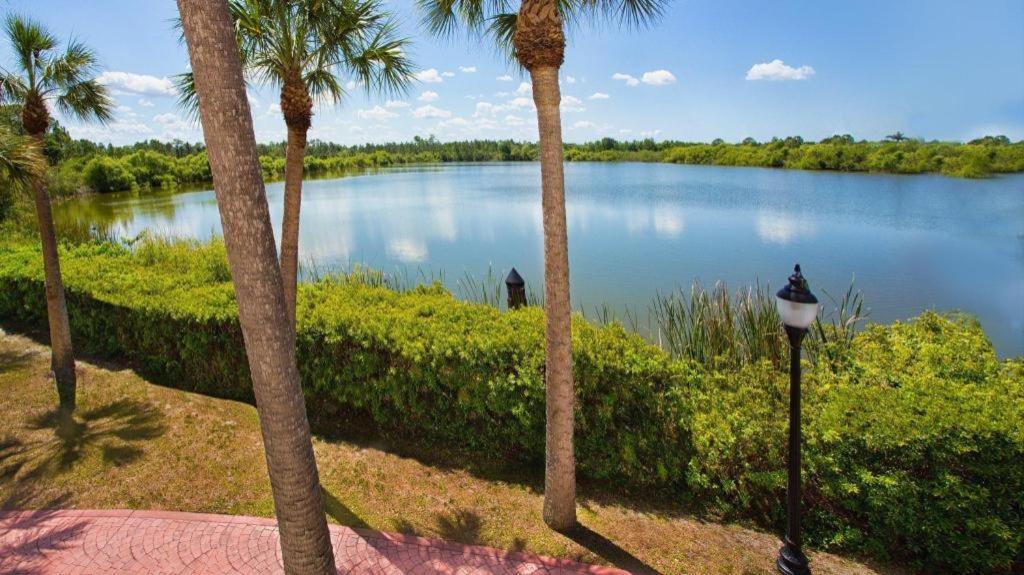 Express & Hotel Port Charlotte