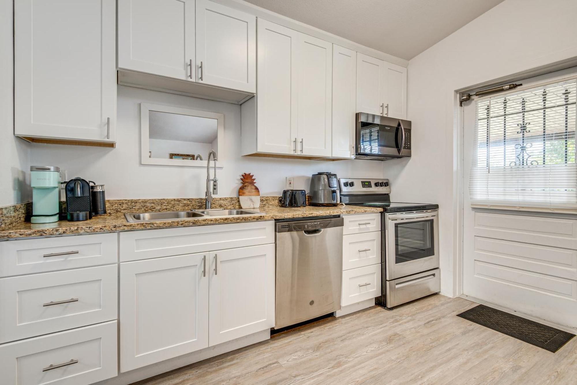 12 Mi To With Outdoor Dining In Cocoa! Holiday home