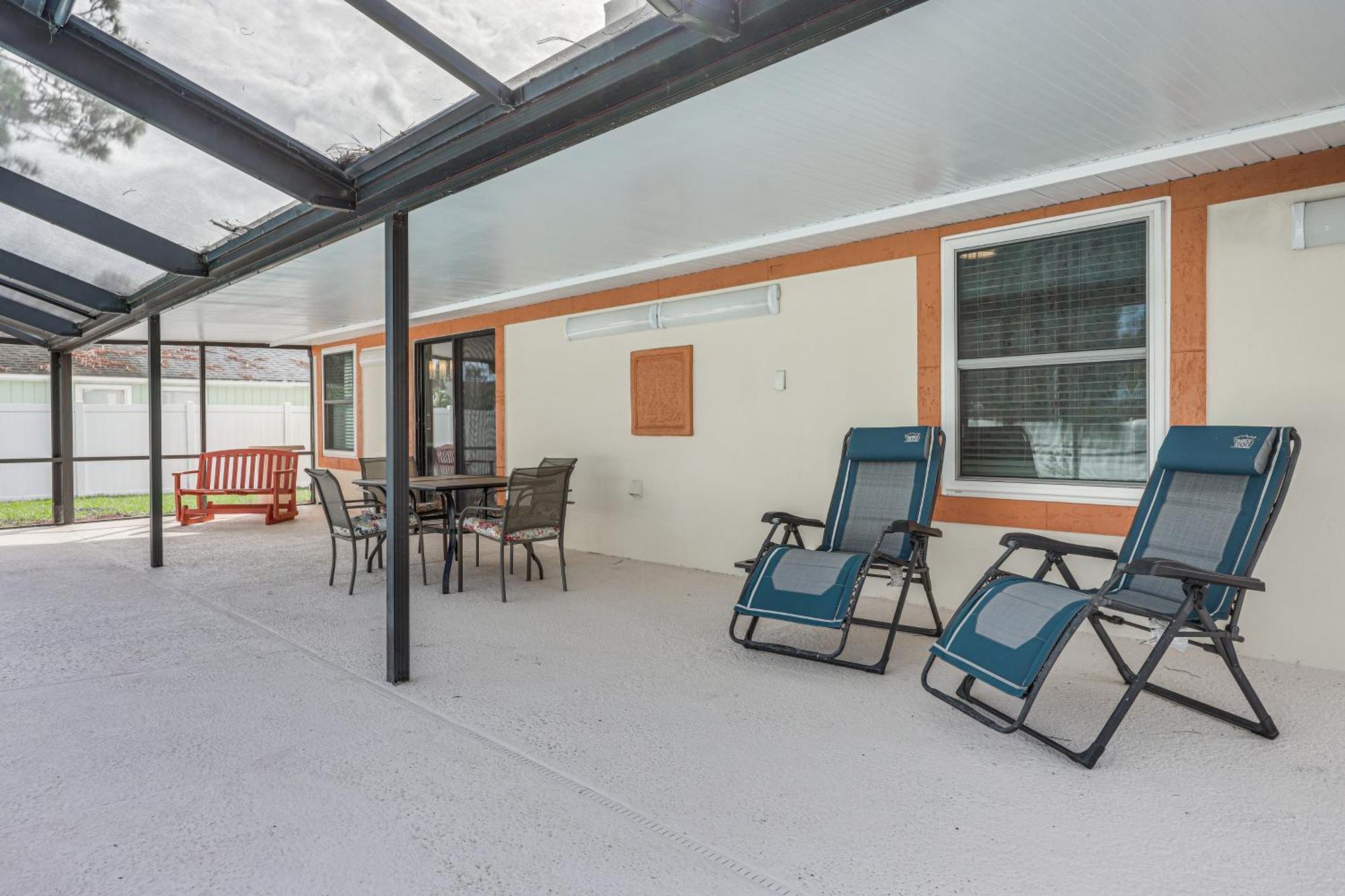 With Pool 5 Mi To Neptune In Holiday home