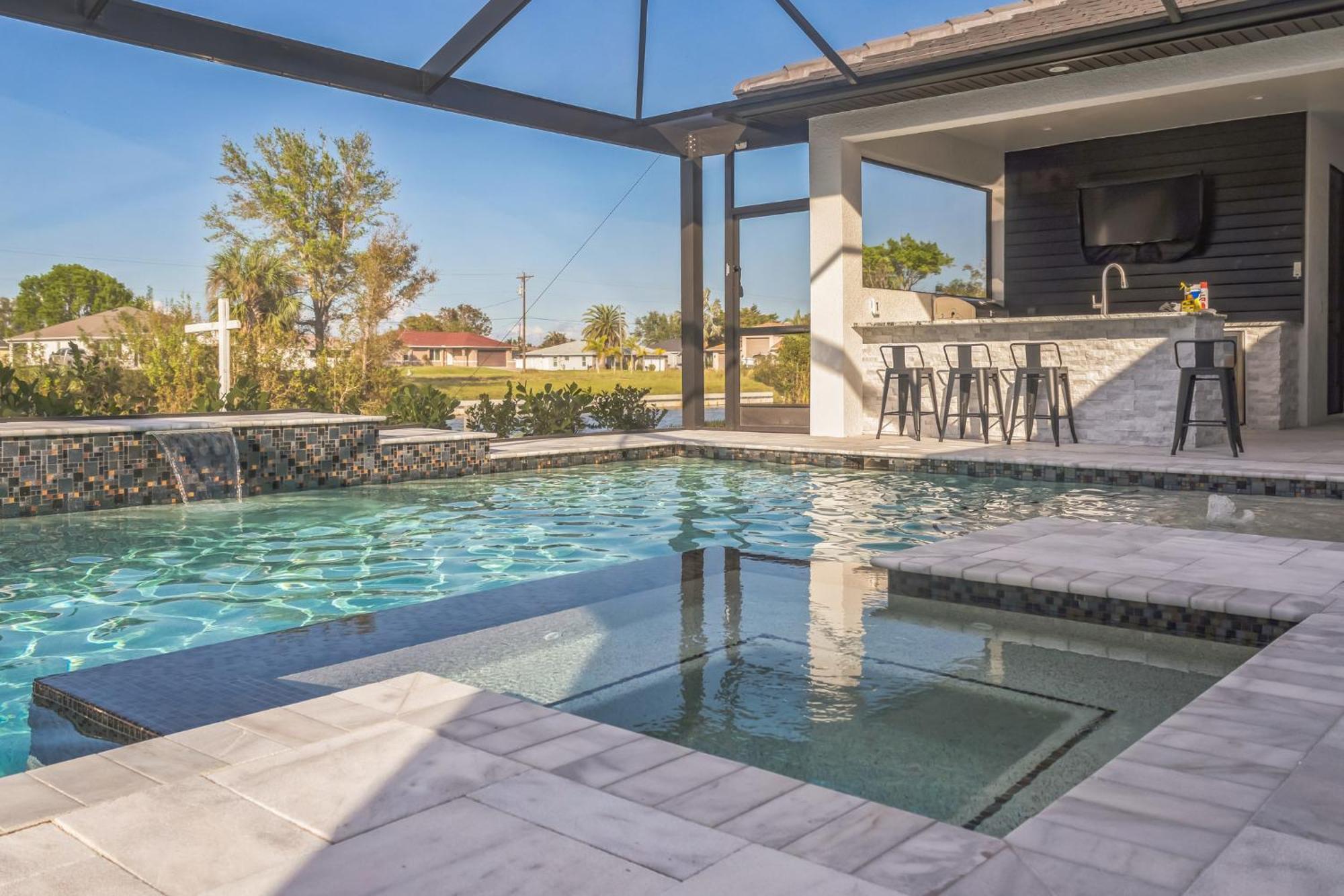 Retreat Gulfside Waterfront Luxury Private Pool And Cape Coral