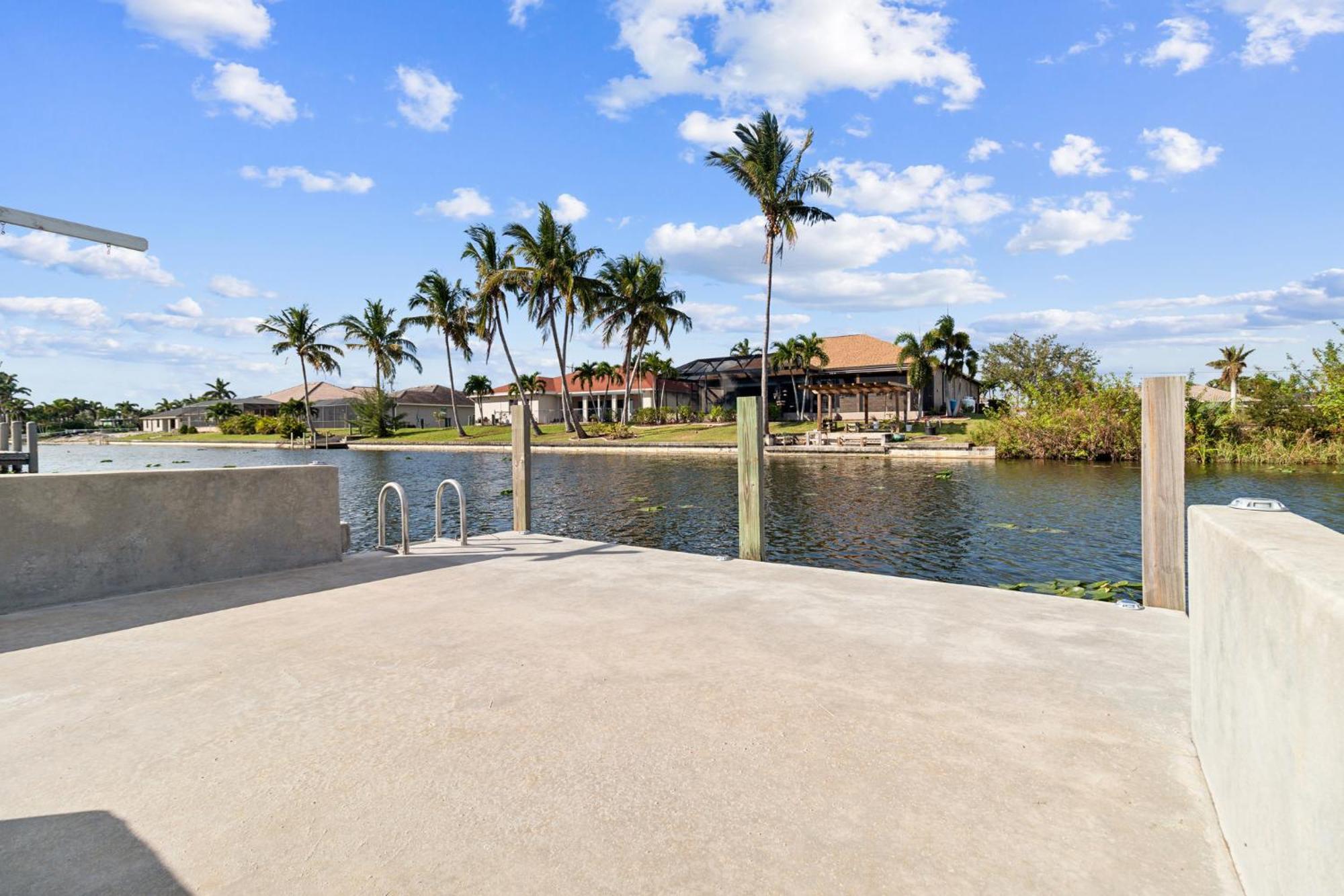 Holiday home Retreat Gulfside Waterfront Luxury Private Pool And Cape Coral