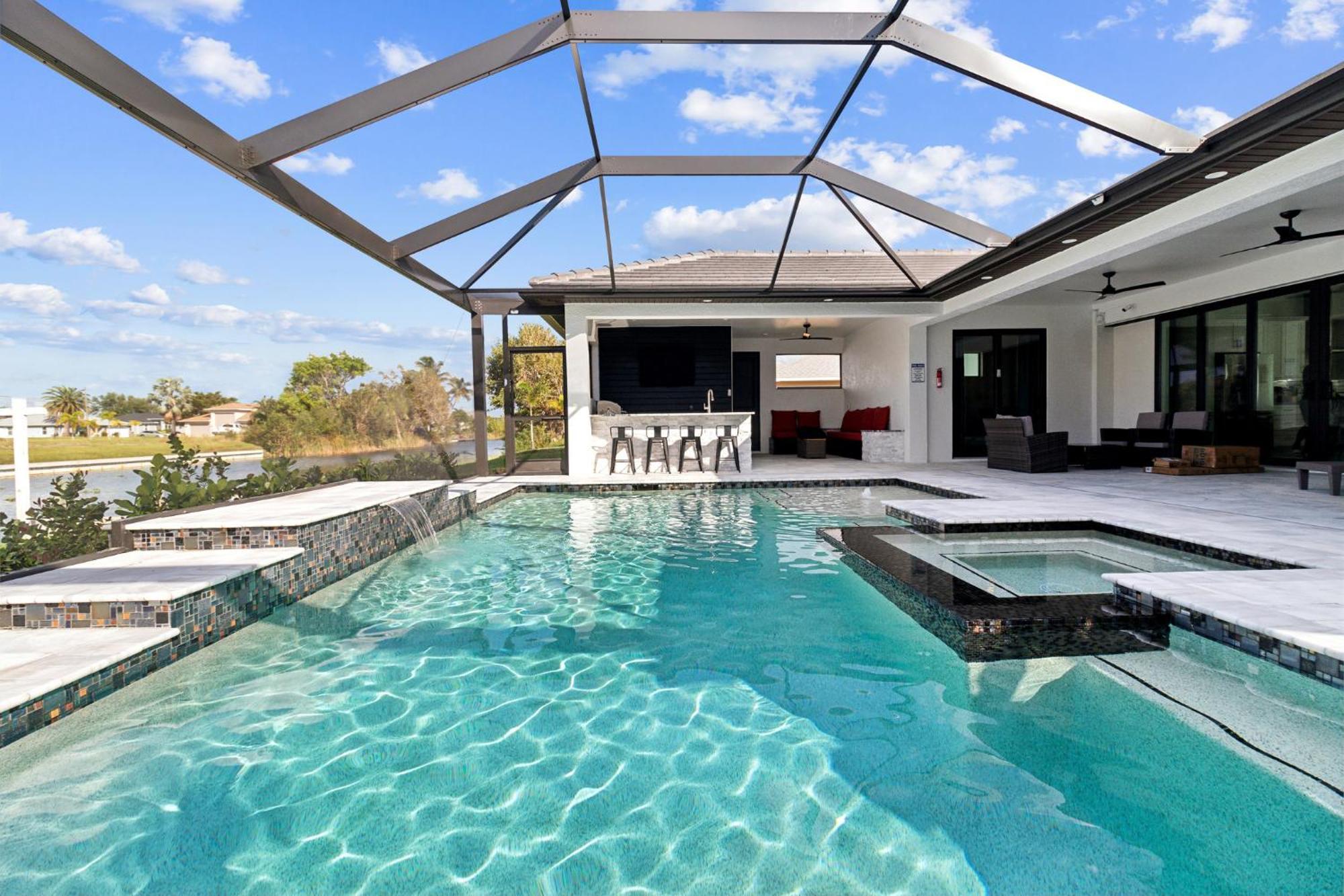 Retreat Gulfside Waterfront Luxury Private Pool And Holiday home Cape Coral