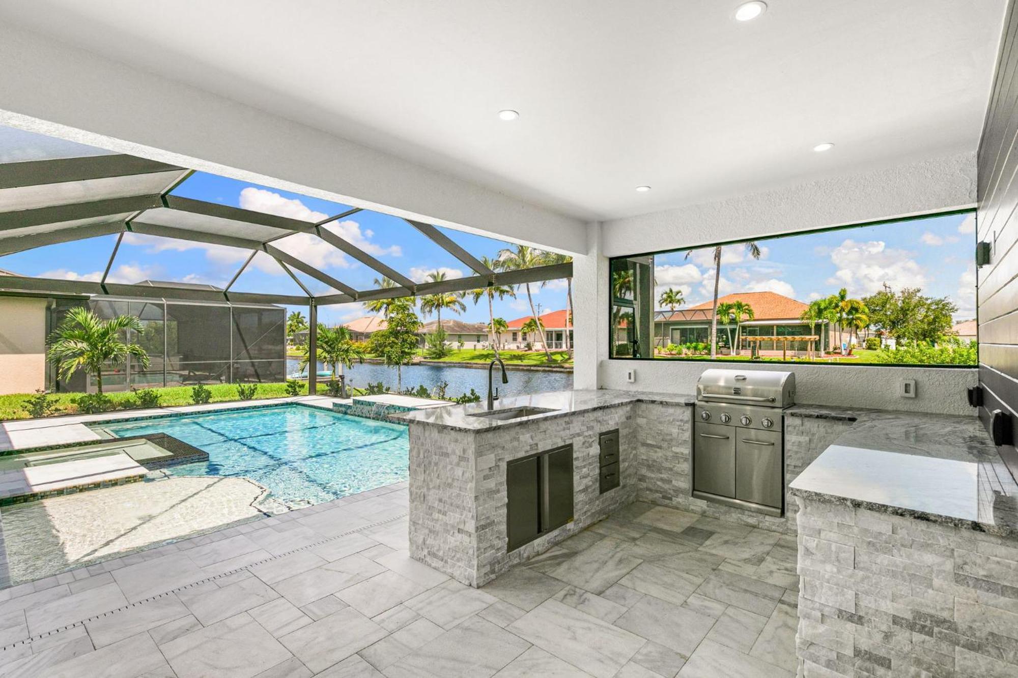Retreat Gulfside Waterfront Luxury Private Pool And Holiday home *