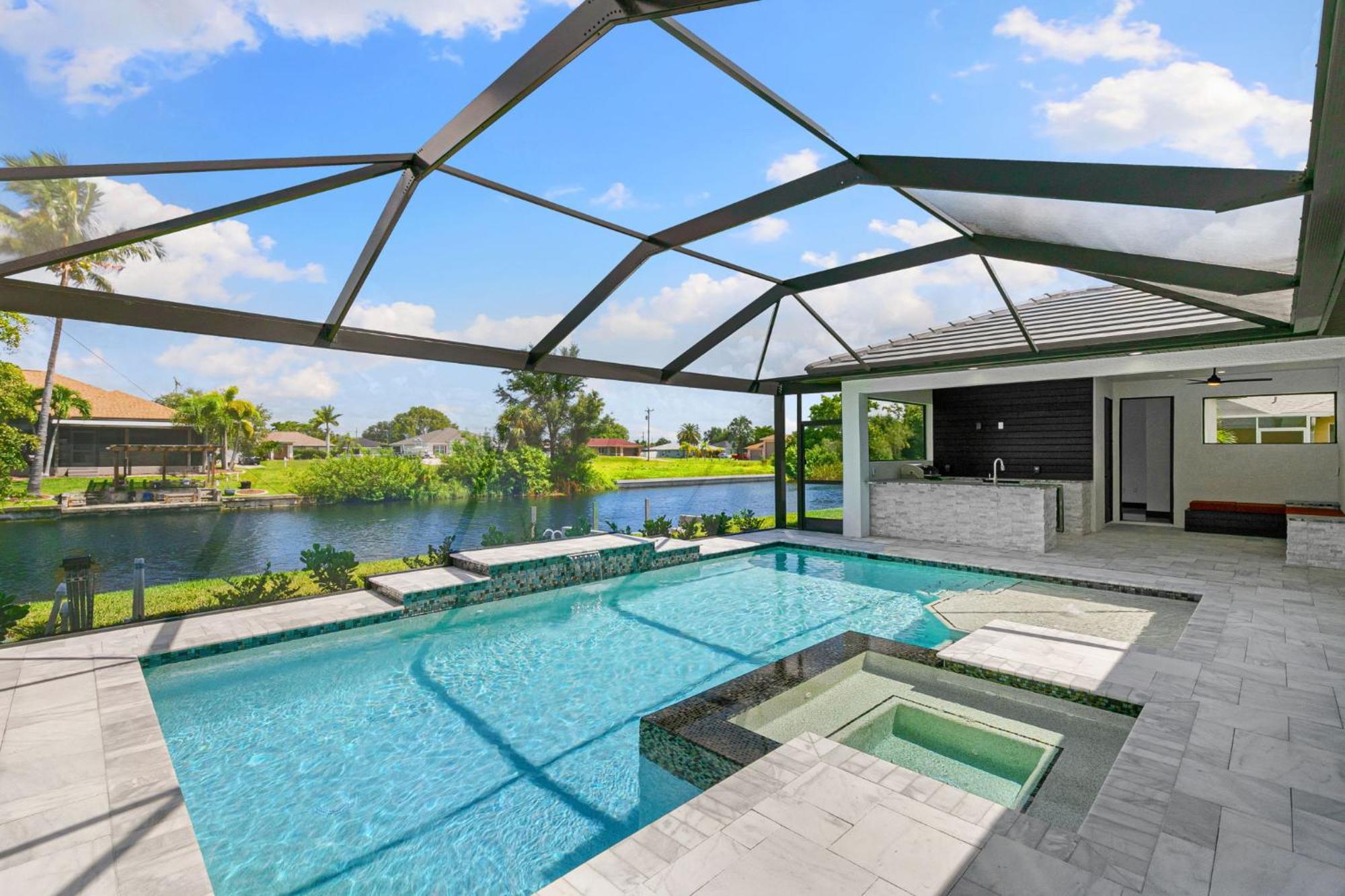 Holiday home Retreat Gulfside Waterfront Luxury Private Pool And Cape Coral