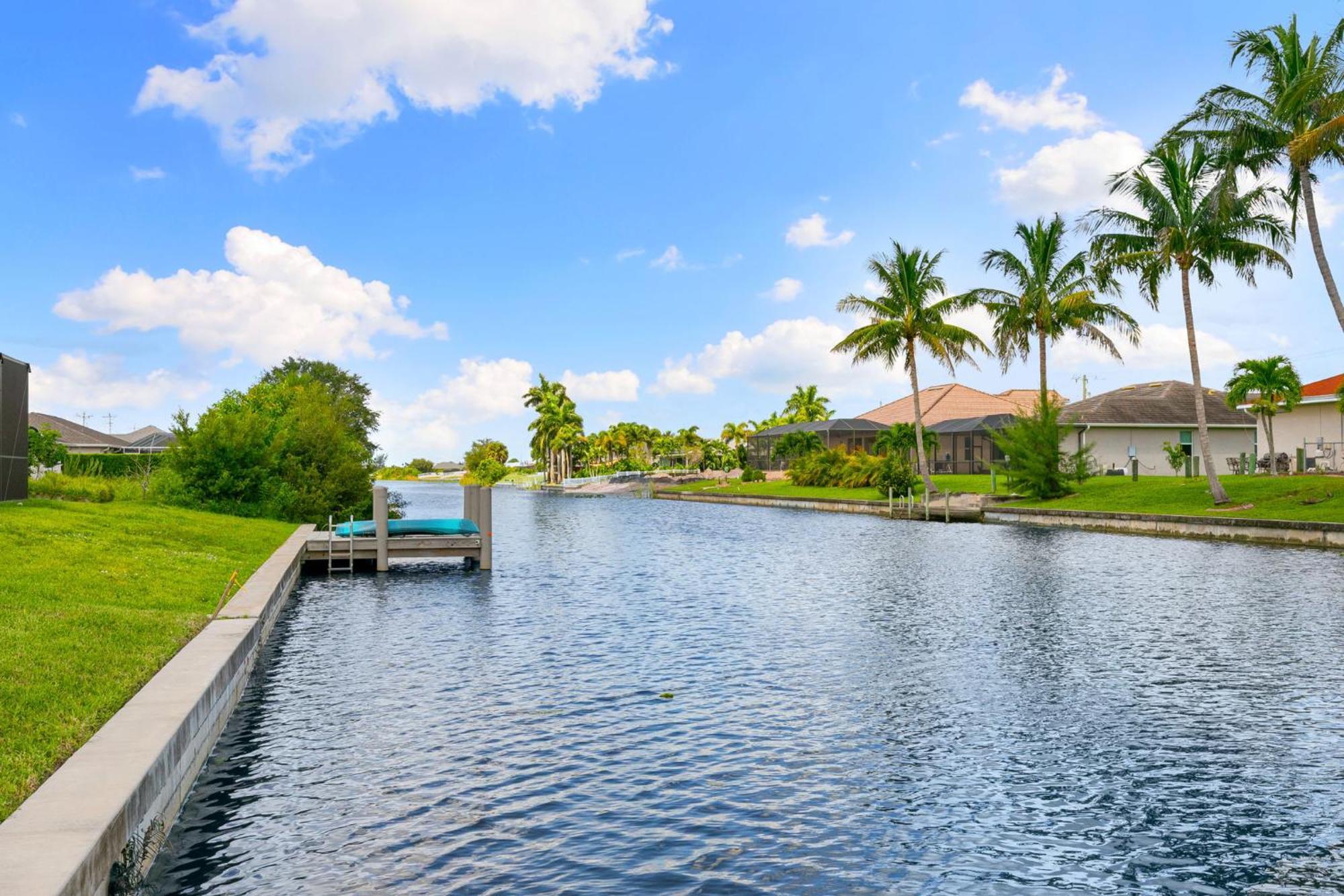 Retreat Gulfside Waterfront Luxury Private Pool And Holiday home Cape Coral