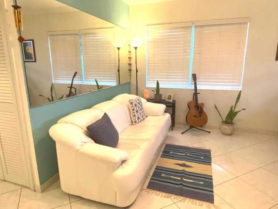 Beautiful And Quiet Apartment Hollywood