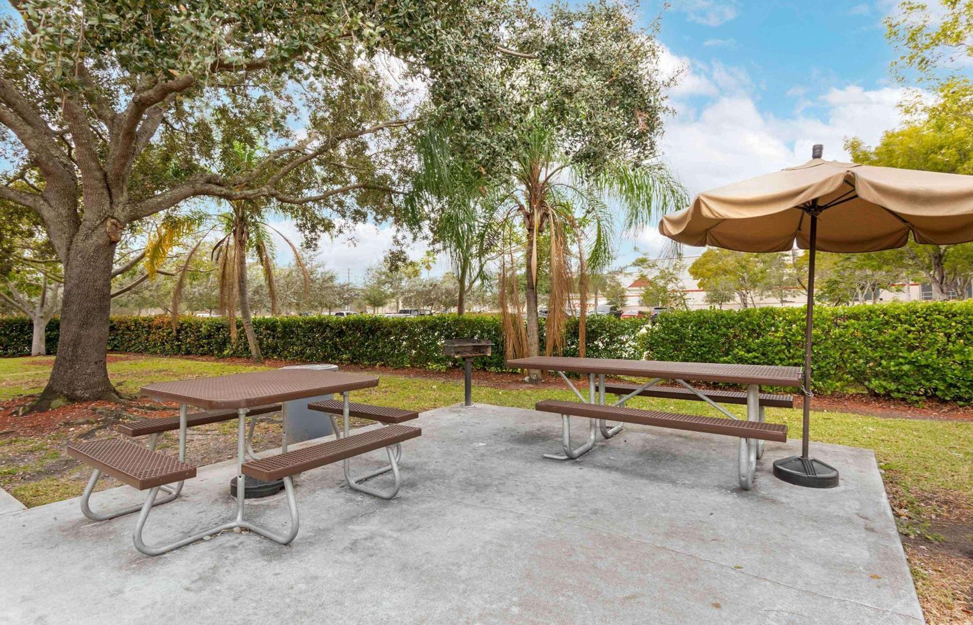Extended America - Lauderdale -