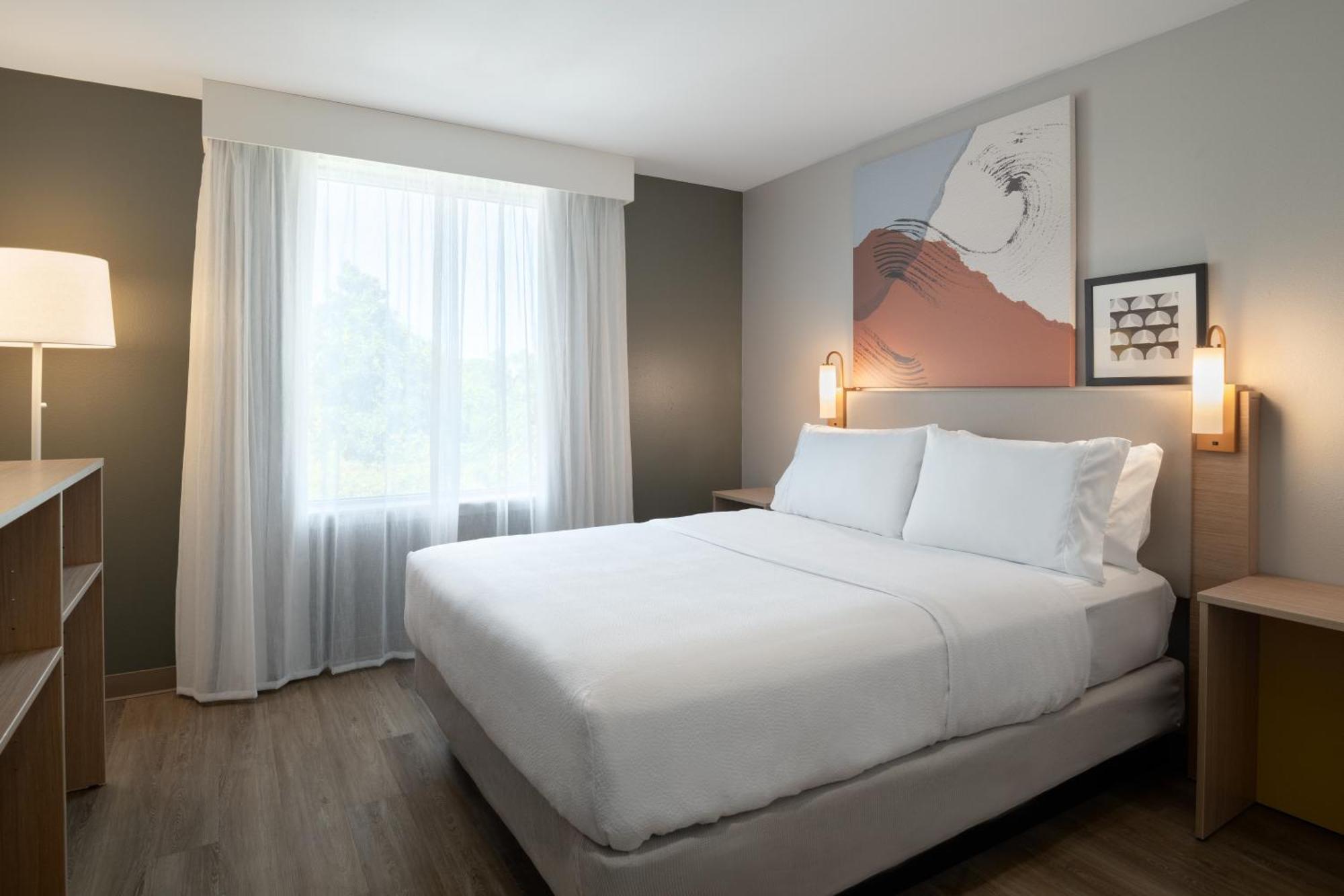 Spark By Hilton Destin 3*