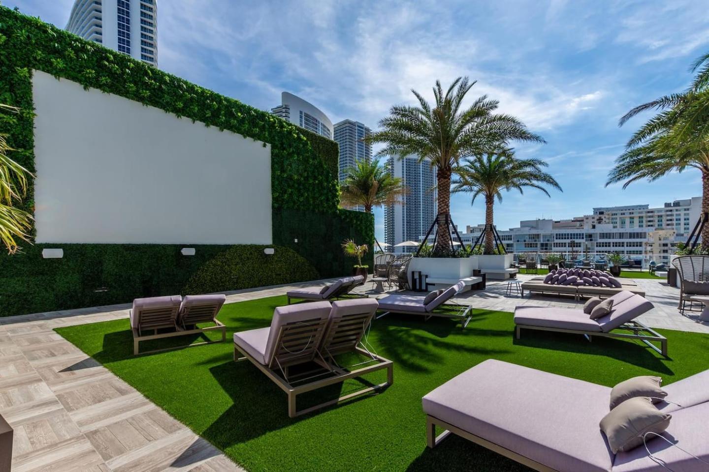 Amazing At H House Hollywood