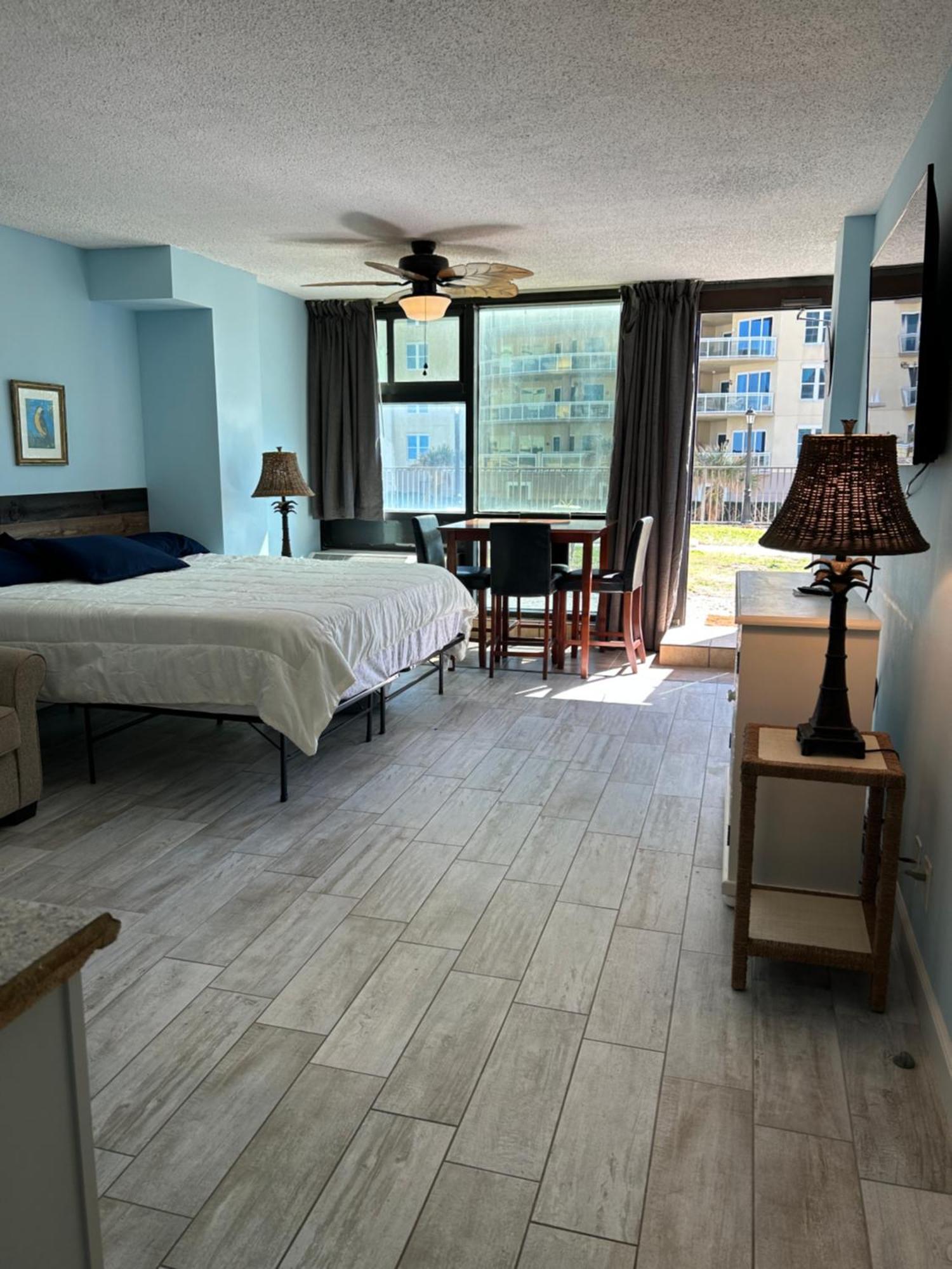 Single Or Double Oceanfront Pool & Tiki Aparthotel Daytona Beach Shores
