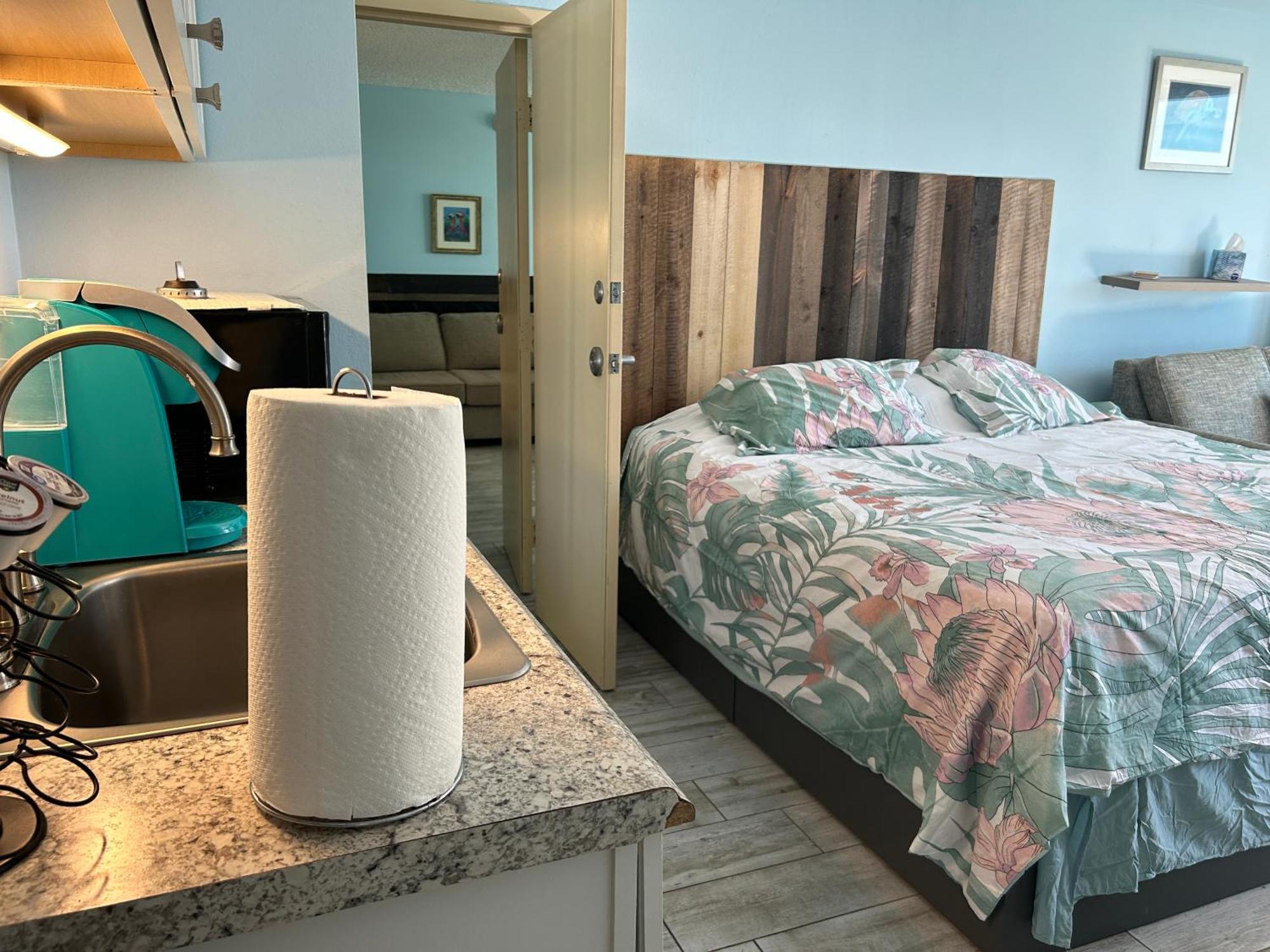 Single Or Double Oceanfront Pool & Tiki