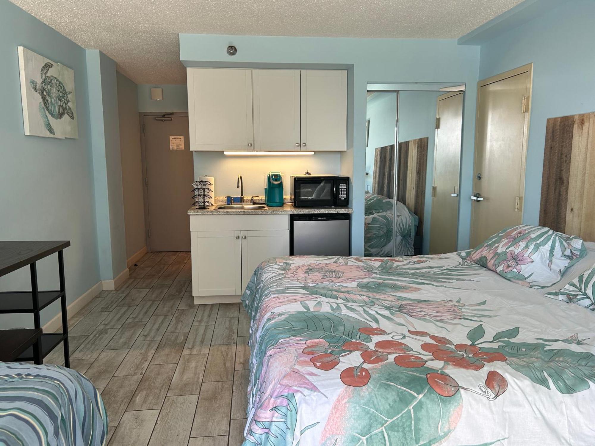 Aparthotel Single Or Double Oceanfront Pool & Tiki