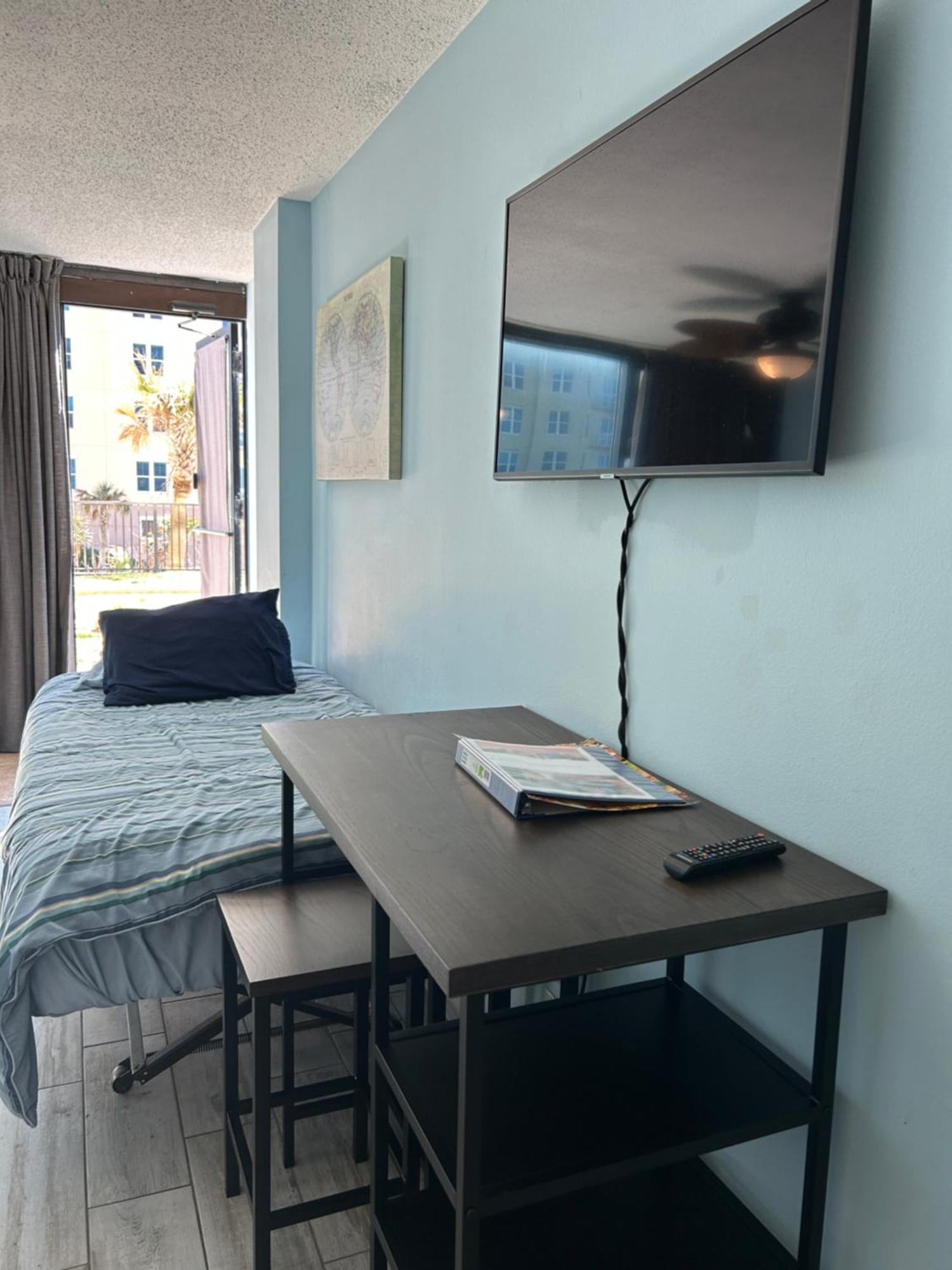 Single Or Double Oceanfront Pool & Tiki Aparthotel *