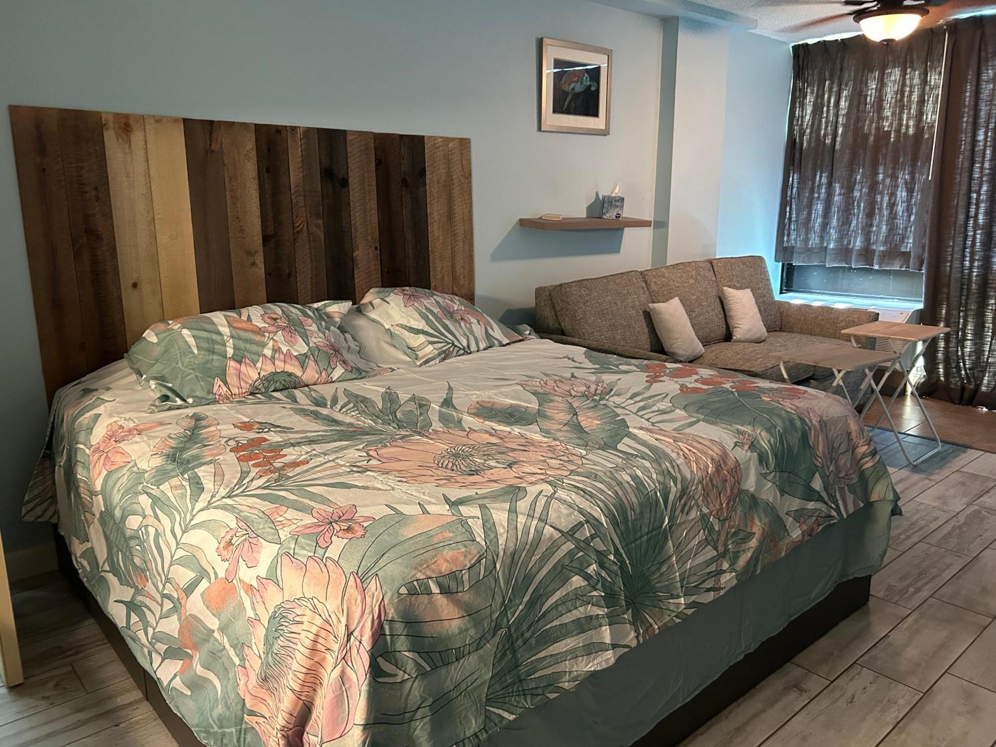 Single Or Double Oceanfront Pool & Tiki *
