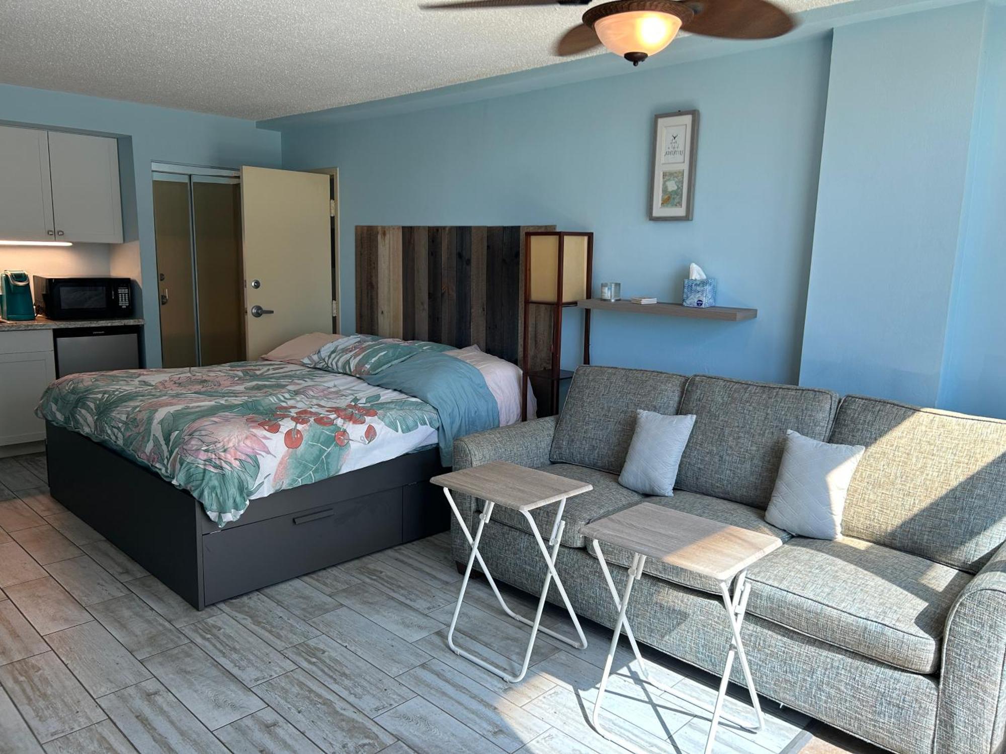 Single Or Double Oceanfront Pool & Tiki Aparthotel