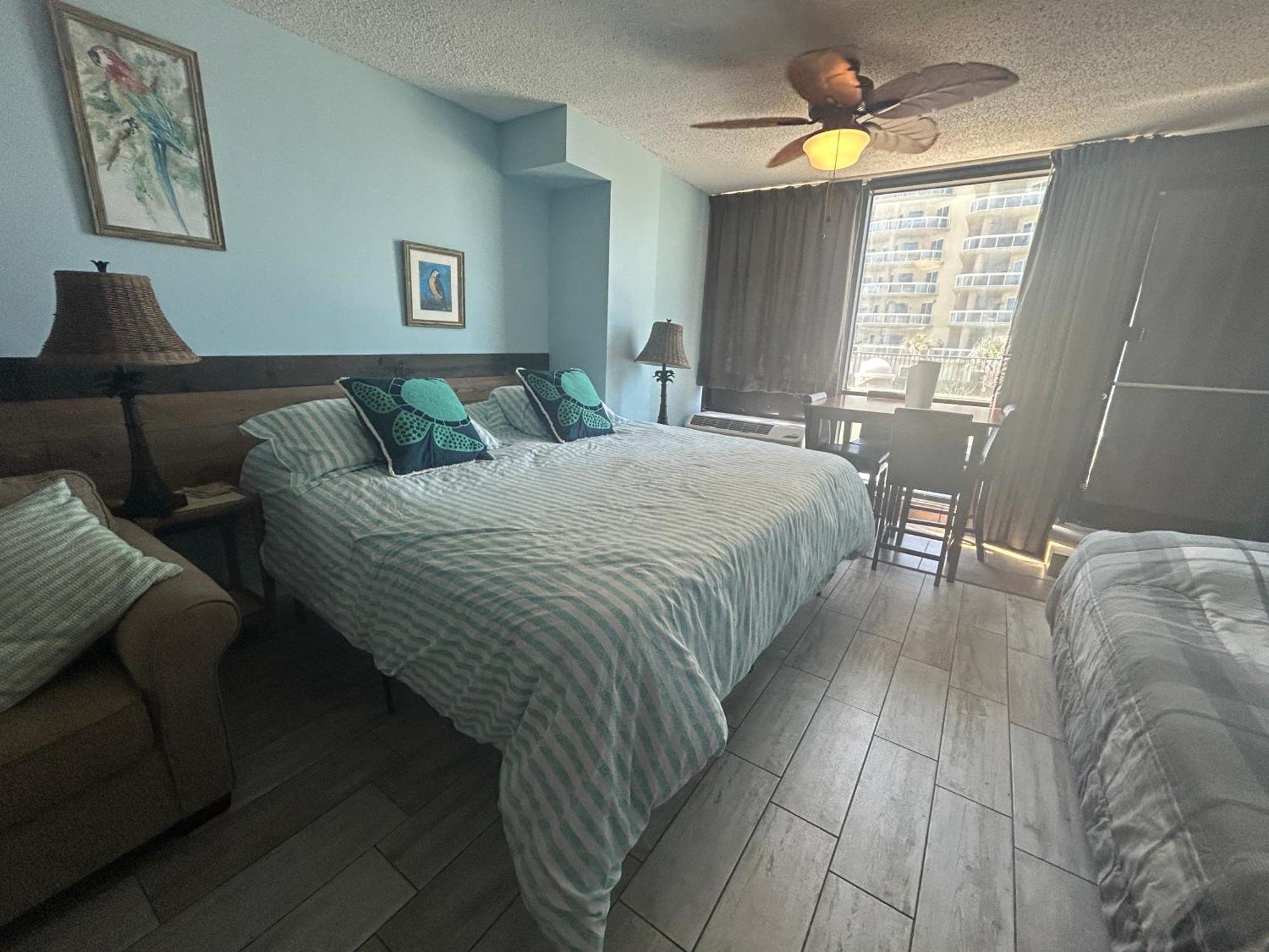 Single Or Double Oceanfront Pool & Tiki Aparthotel *