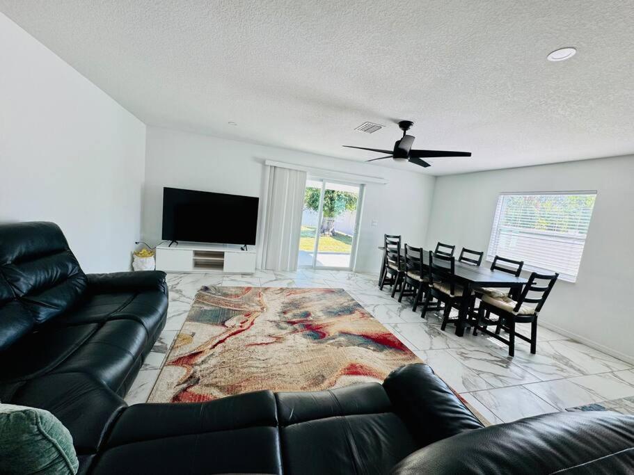 Brand New Modern Urban Oasis Bradenton
