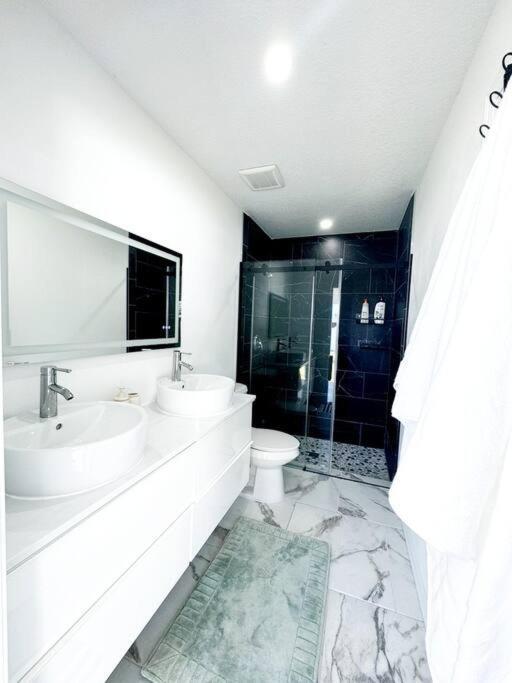 Brand New Modern Urban Oasis Villa Bradenton