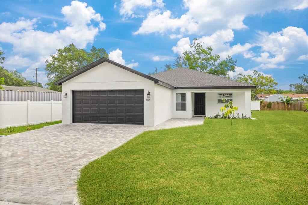 Brand New Modern Urban Oasis Villa *