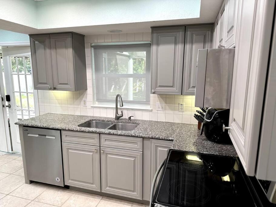 Vero Oaks Stroll To Includes Mini Golf And Jacuzzi Holiday home Vero Beach