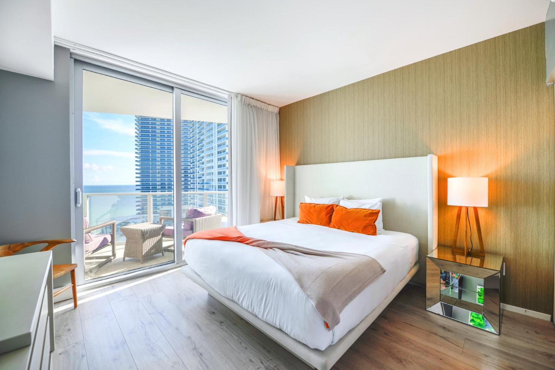 W Sea View And Relaxing Facilities! Hollywood
