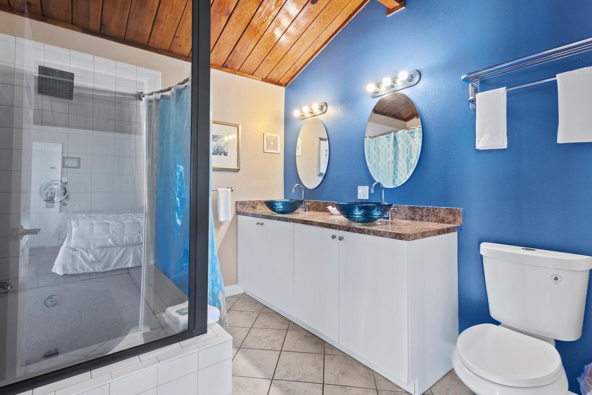 Oceanfront Suite, Ocean And Inlet Views, King Bed, #12 * Fort Pierce