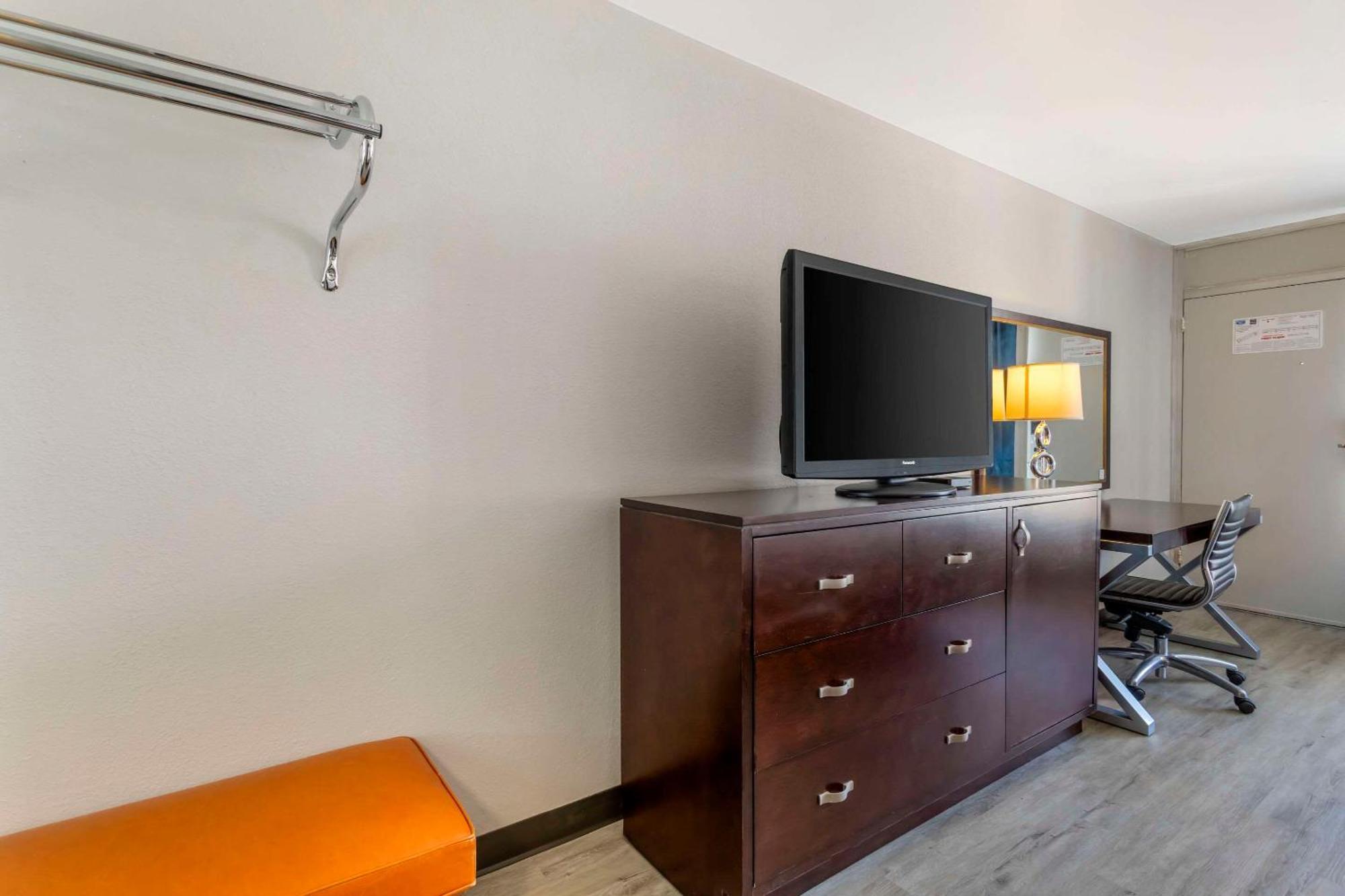 Inn Rodeway 4*