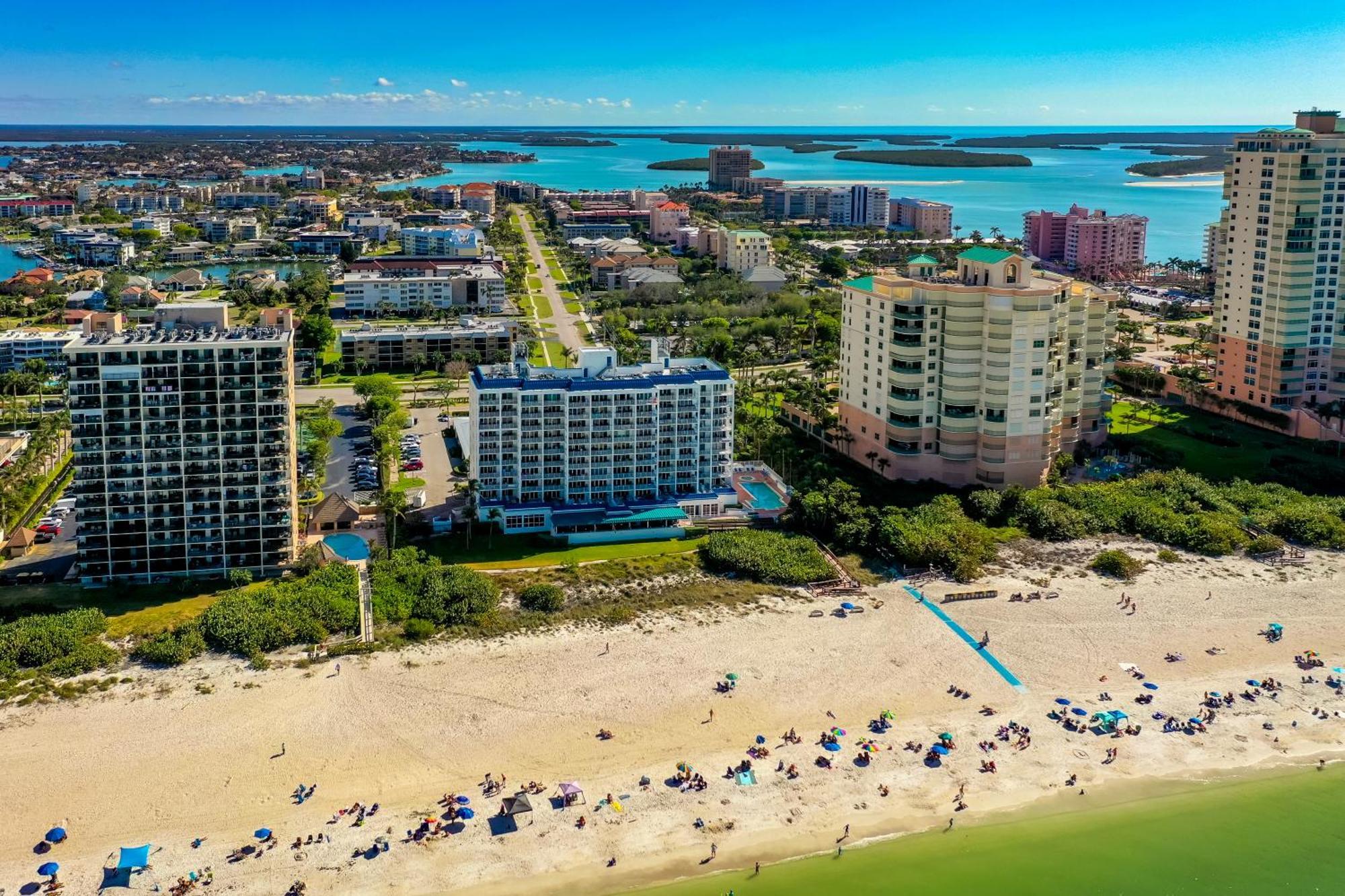 Totally Renovated Beachfront At Apollo!