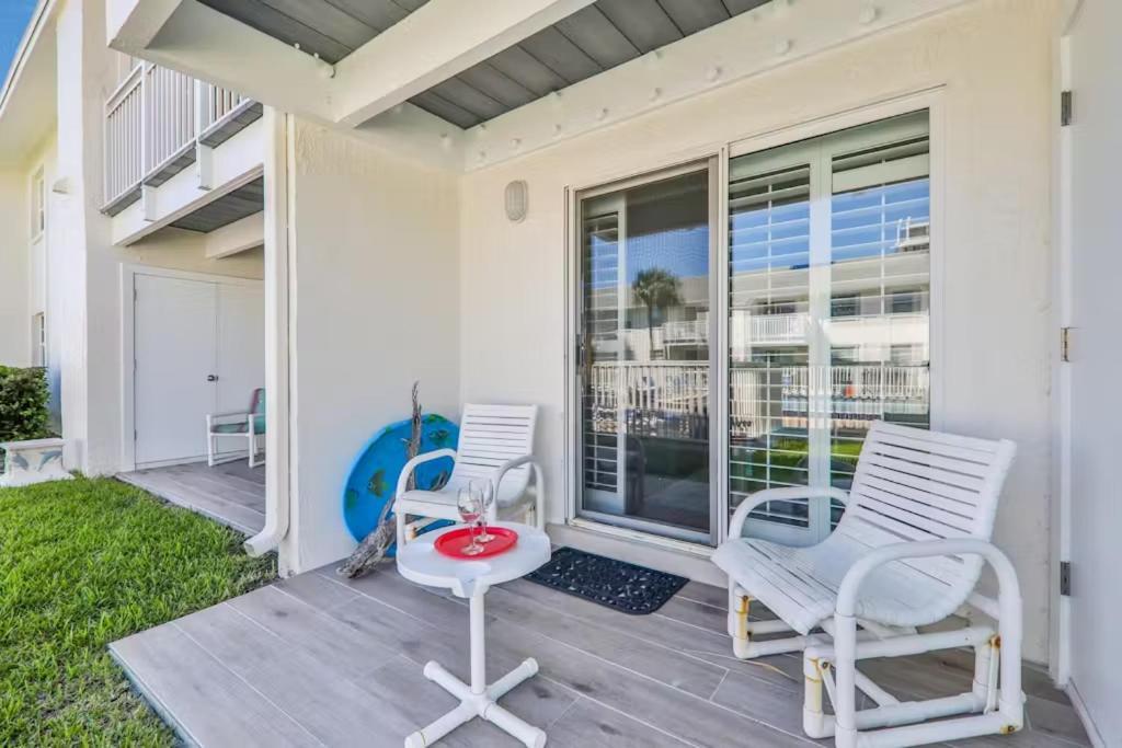 Beachfront At Colony Club - Ocean Views, Pool, Patio, Sleeps 4 * New Smyrna Beach