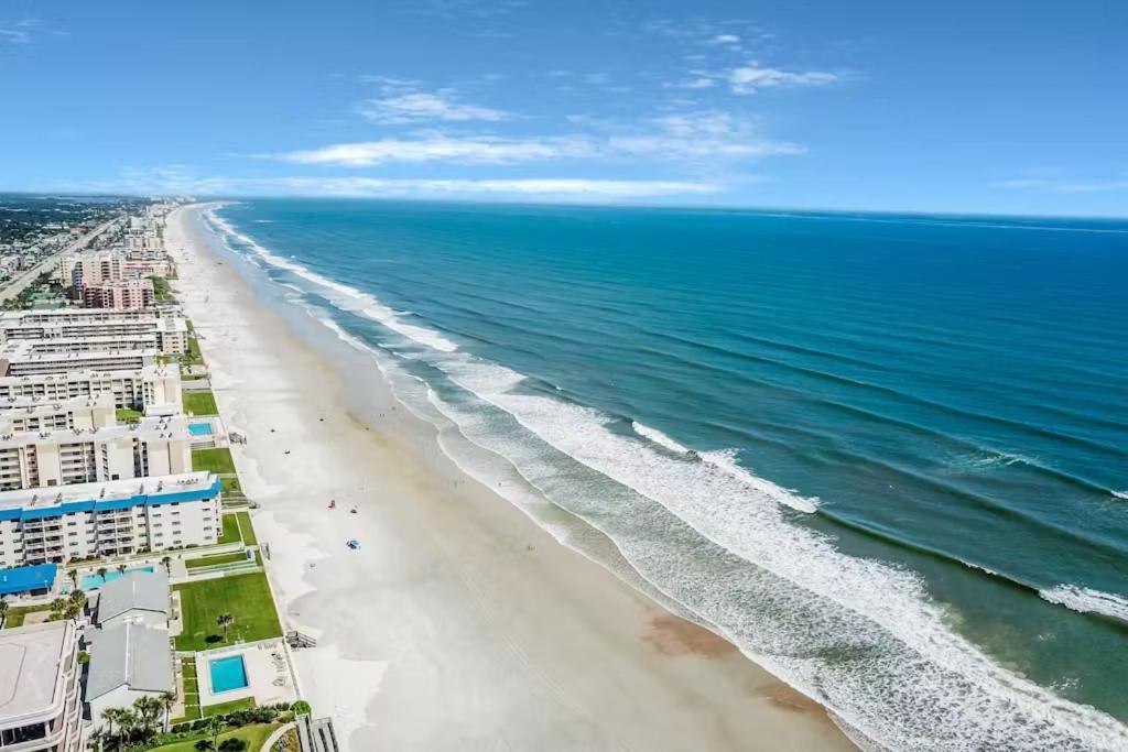Beachfront At Colony Club - Ocean Views, Pool, Patio, Sleeps 4 * New Smyrna Beach