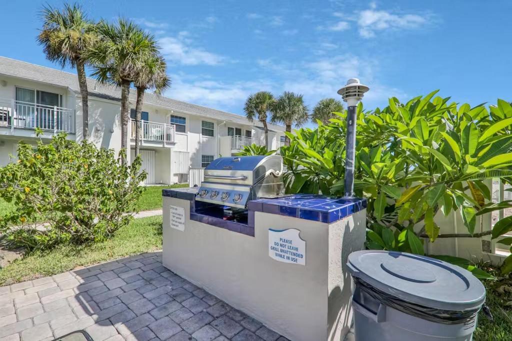 Beachfront At Colony Club - Ocean Views, Pool, Patio, Sleeps 4 *