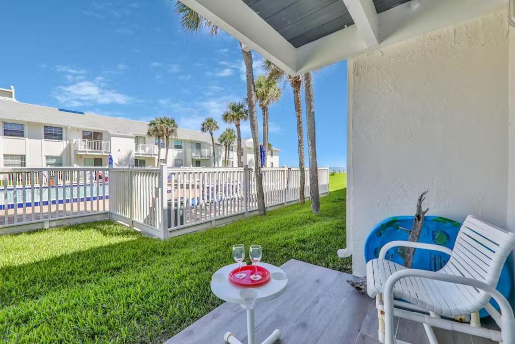 Holiday home Beachfront At Colony Club - Ocean Views, Pool, Patio, Sleeps 4