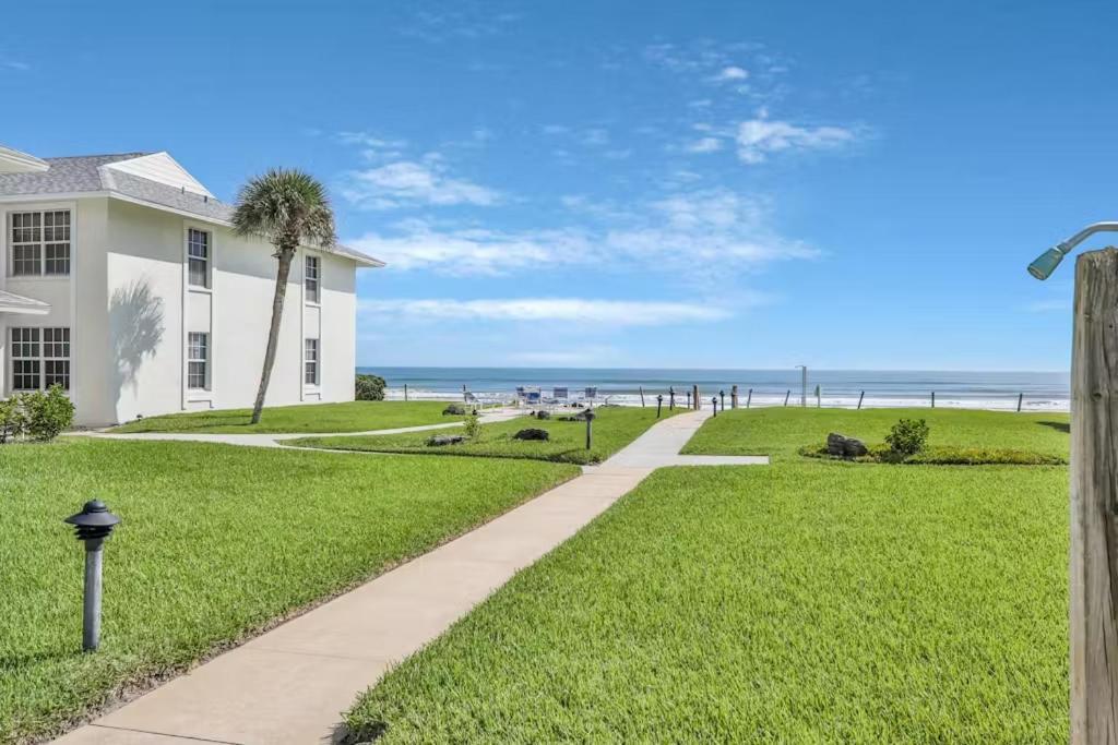 Beachfront At Colony Club - Ocean Views, Pool, Patio, Sleeps 4
