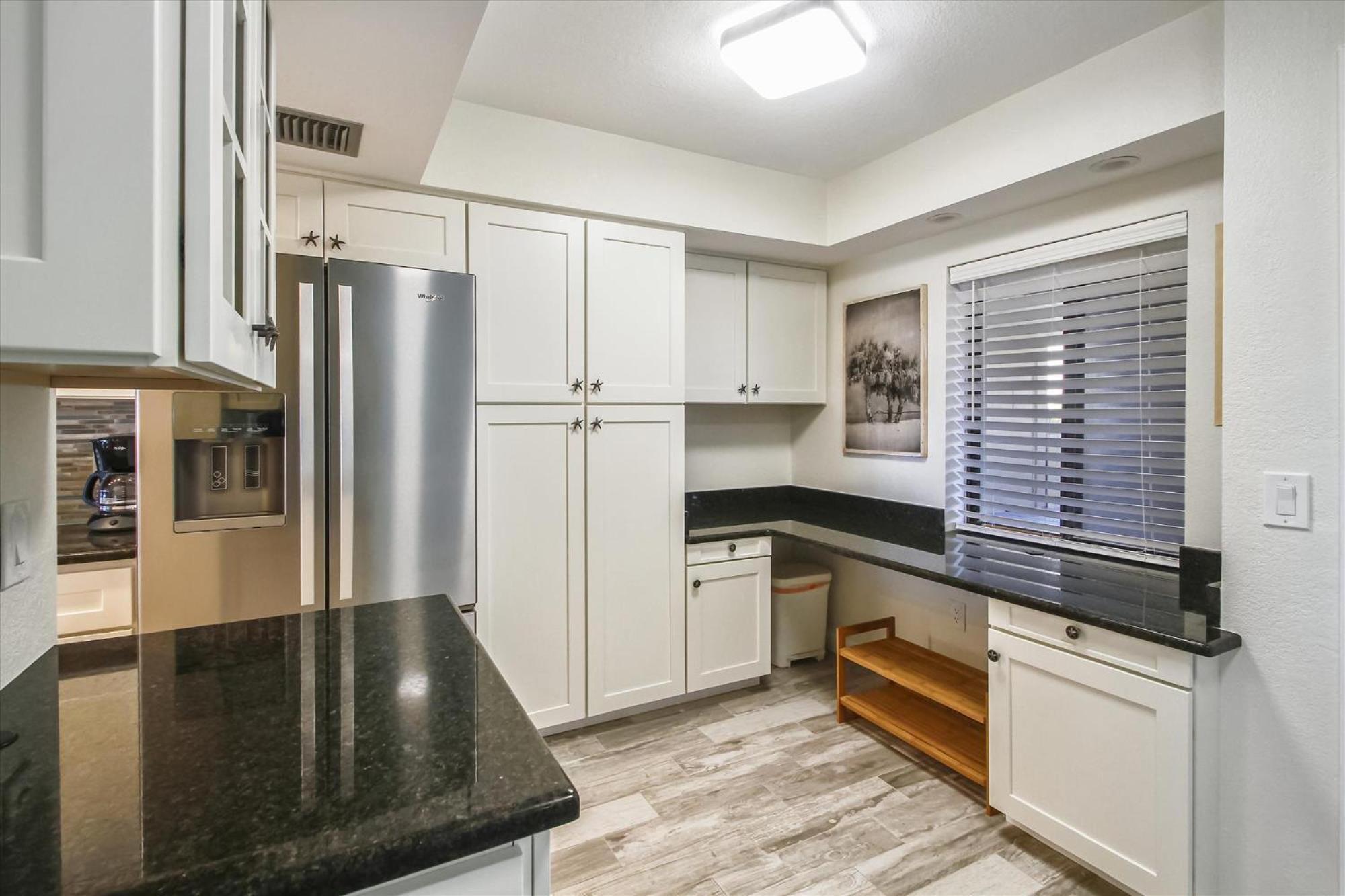 Land's End 8-204 Front - Premier Holiday home *