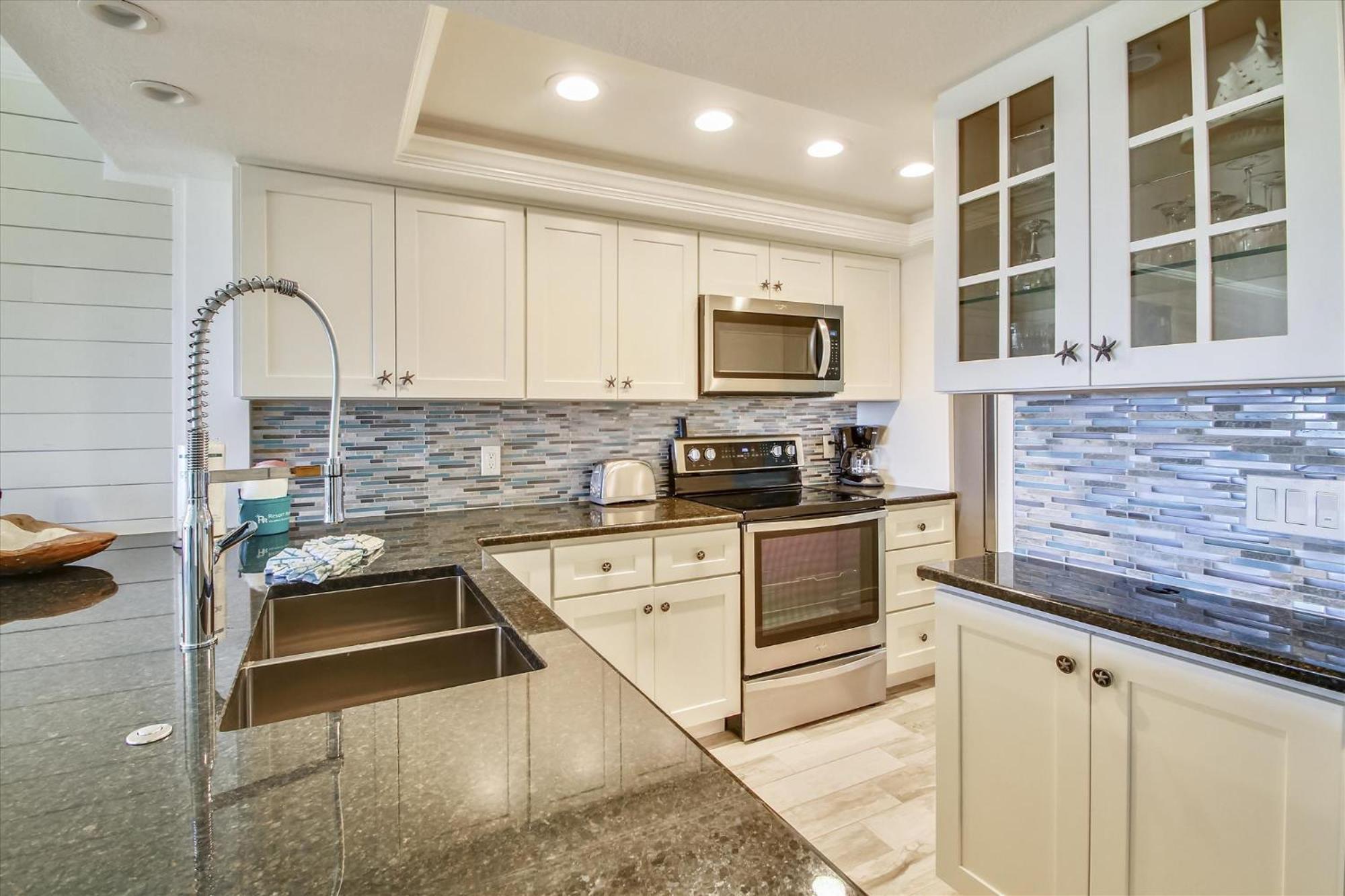 Land's End 8-204 Front - Premier Holiday home St. Pete Beach