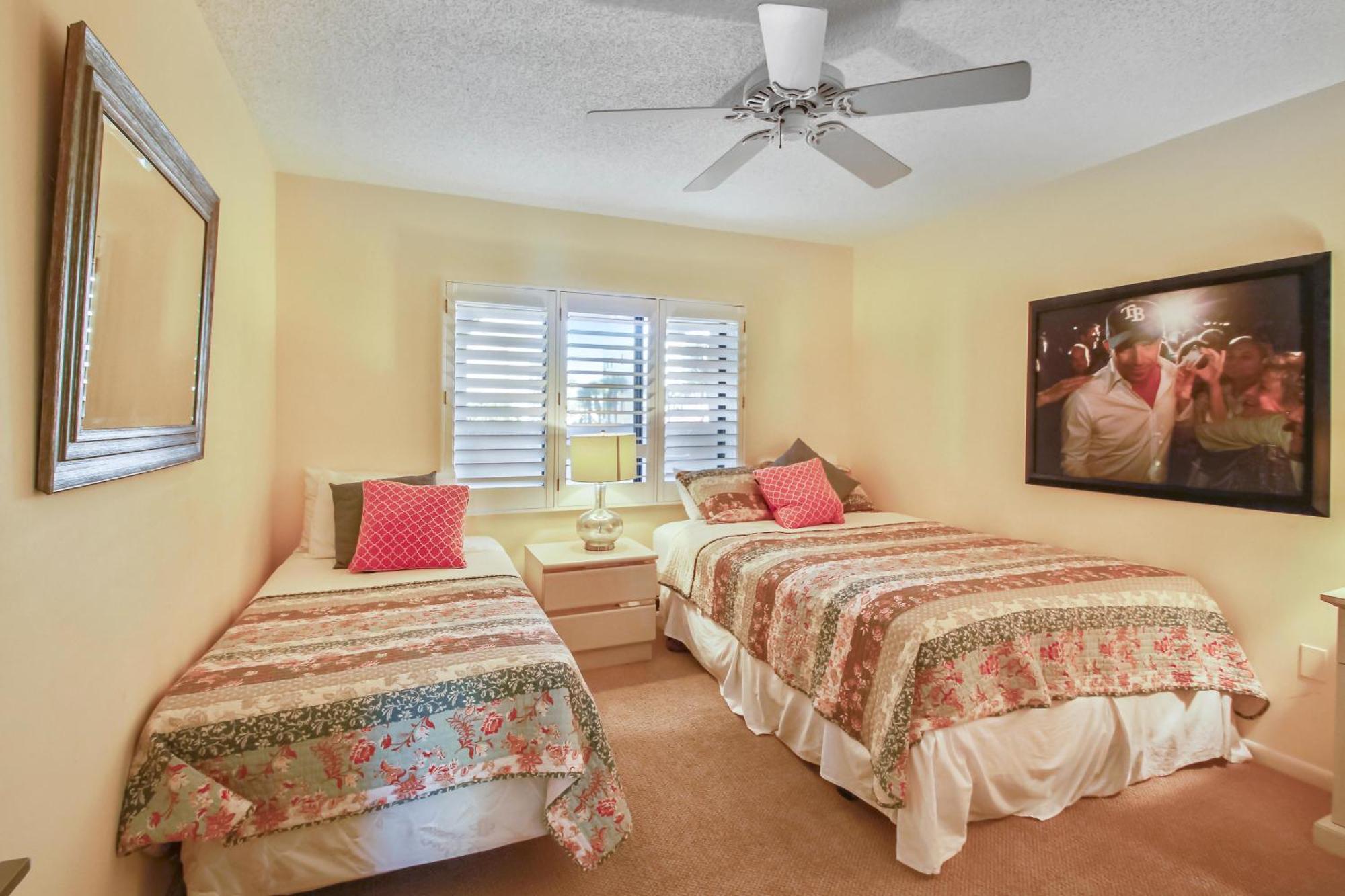Land's End 8-204 Front - Premier Holiday home *