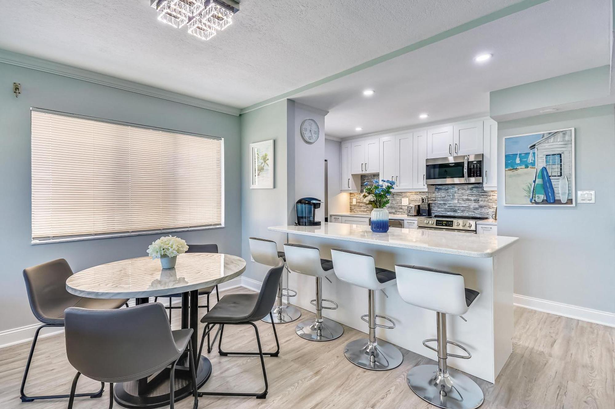 Land's End 6-205 Front - Premier Holiday home St. Pete Beach