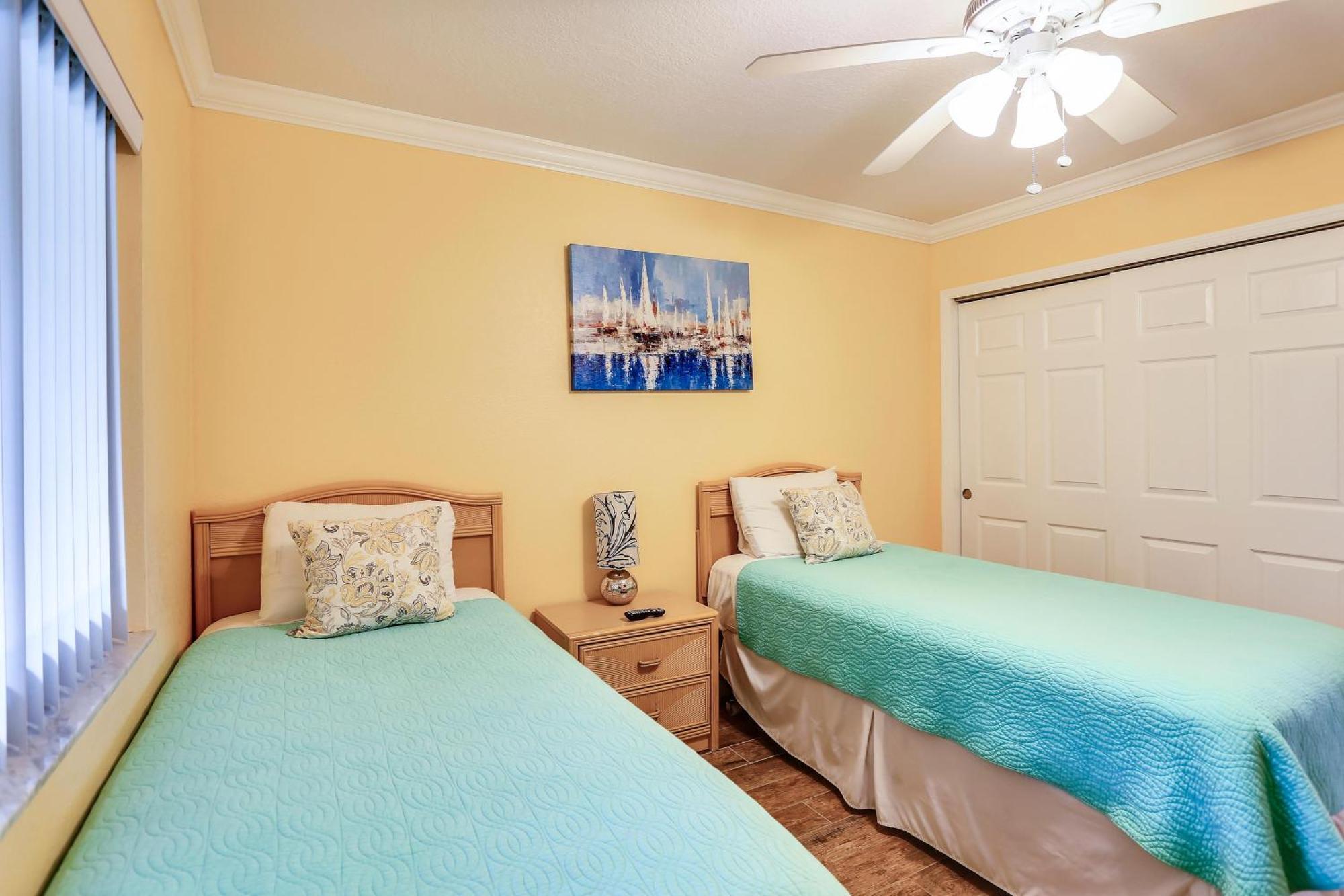 Land's End 6-303 Front - Premier Holiday home *