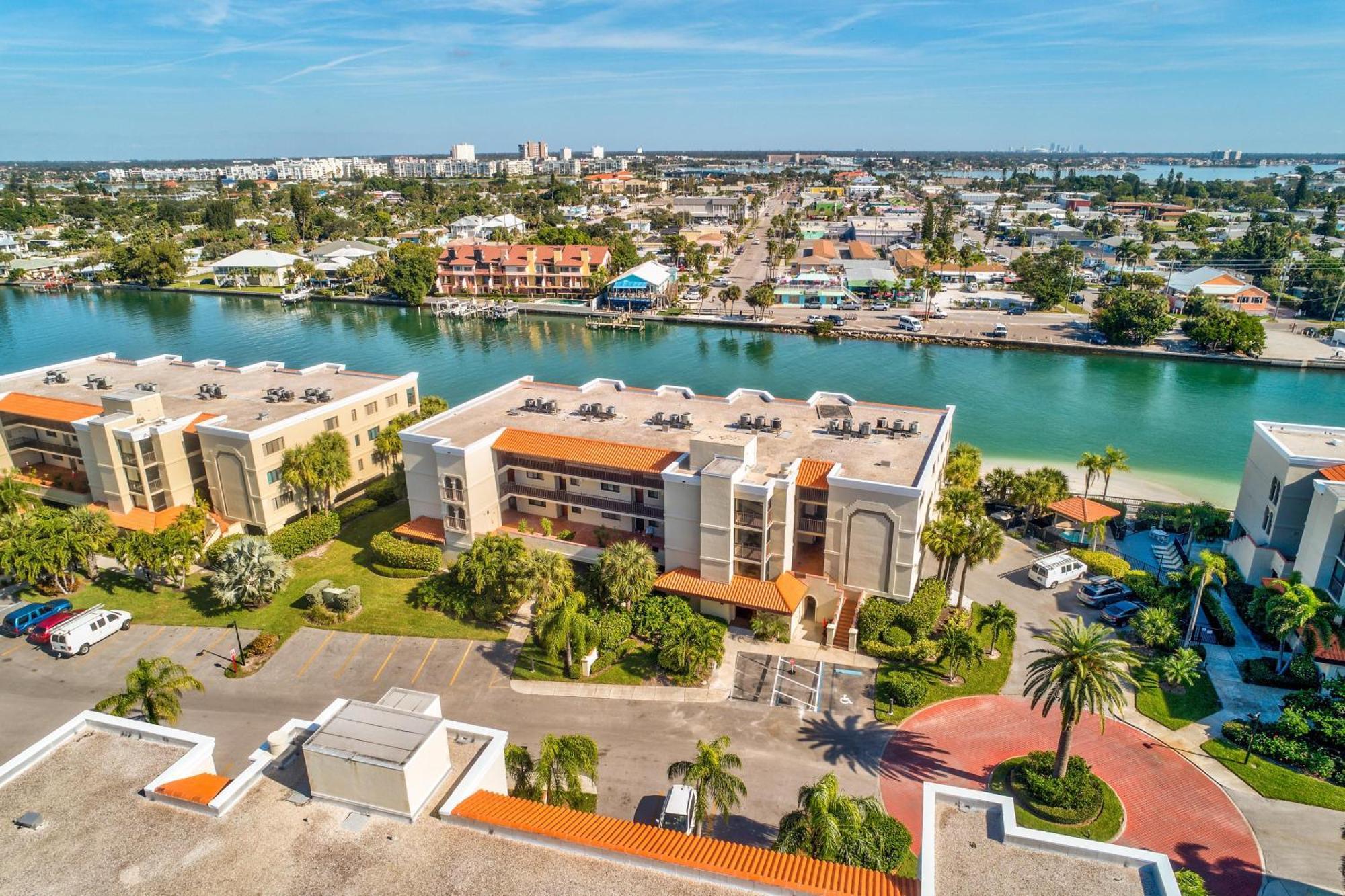Land's End 11-307 Front - Premier * St. Pete Beach