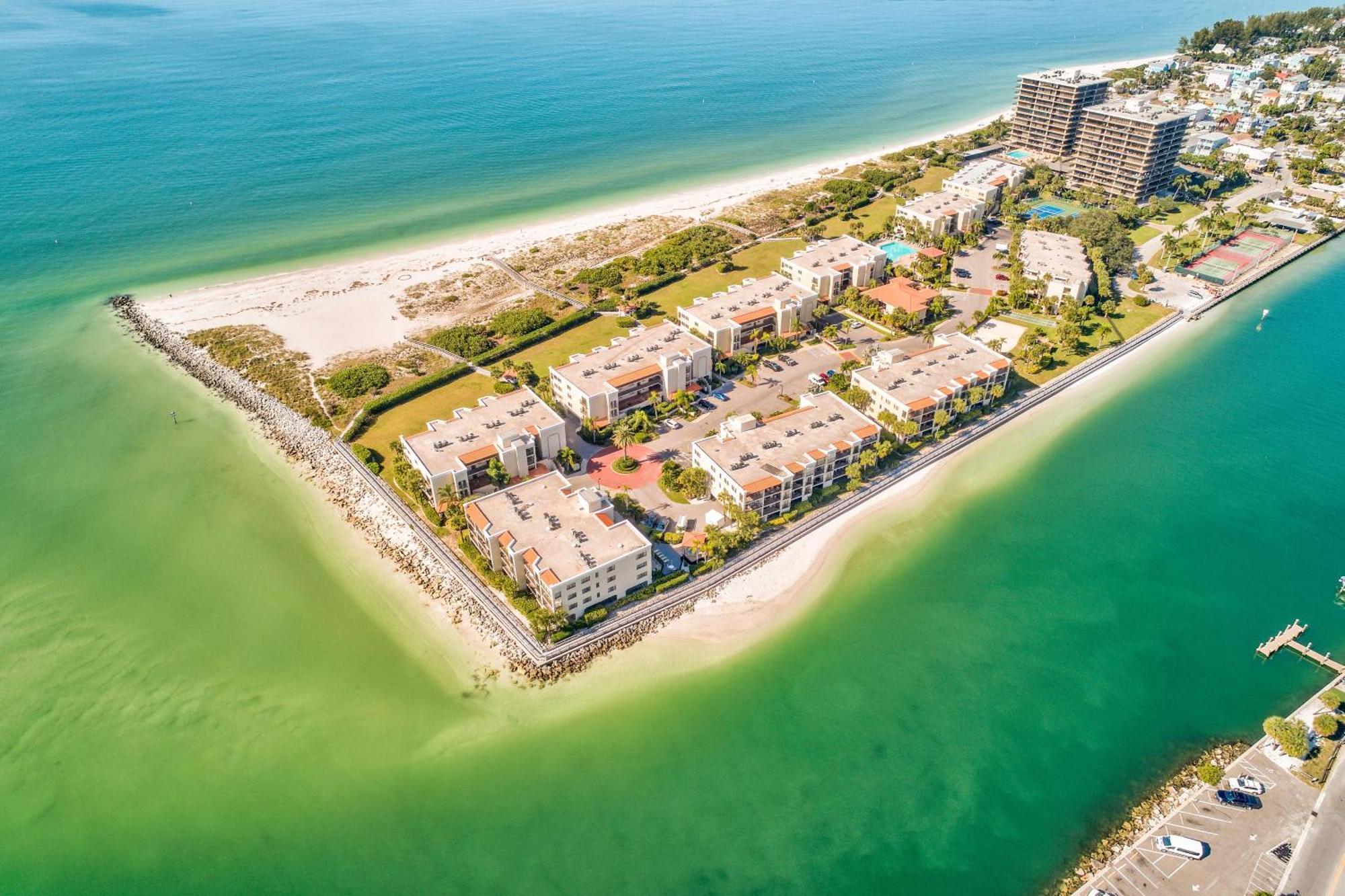 Land's End 11-307 Front - Premier St. Pete Beach