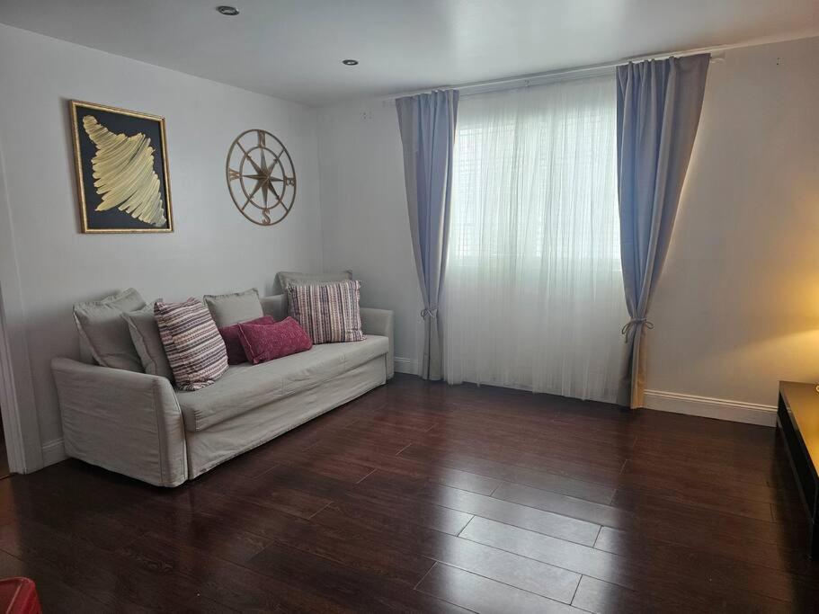 Great 1bedroom Renovated 1 Minute From The *