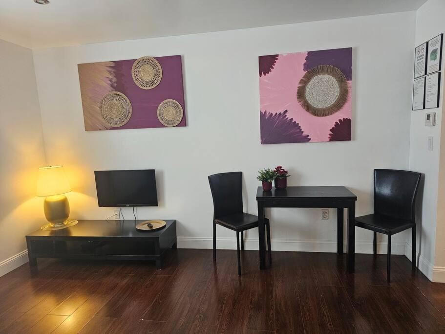 Great 1bedroom Renovated 1 Minute From The *