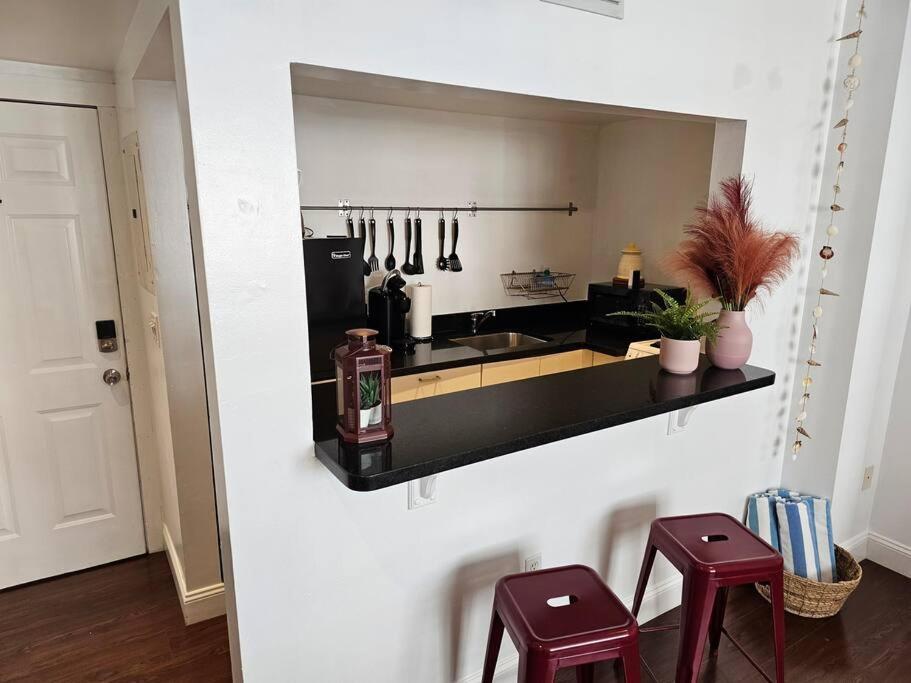 Great 1bedroom Renovated 1 Minute From The Miami Beach