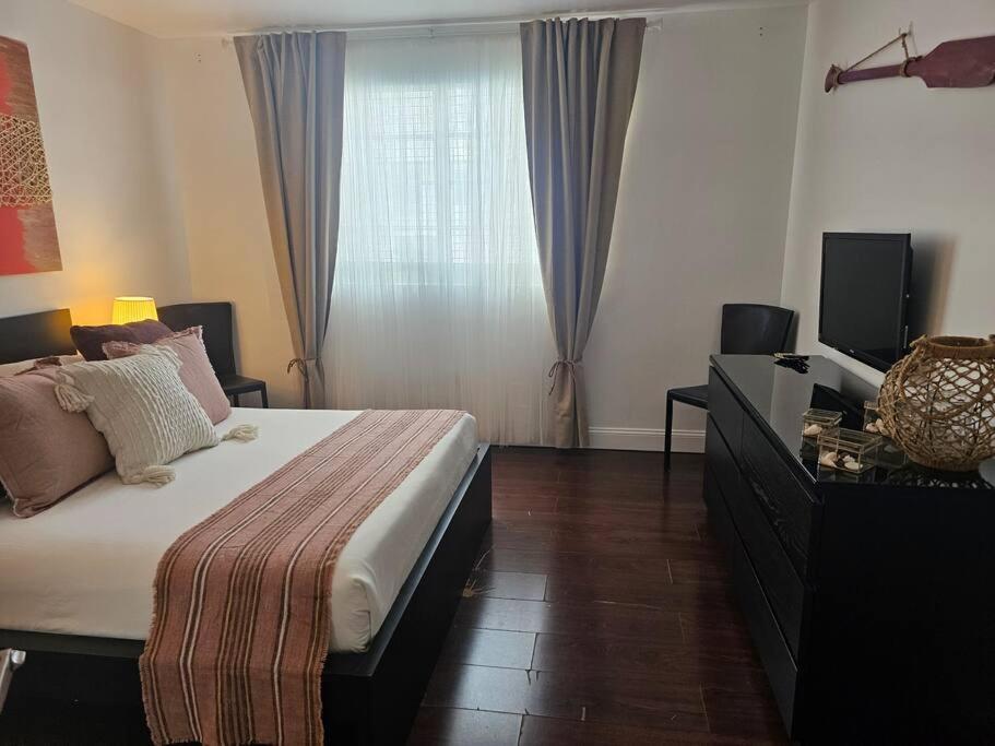 Great 1bedroom Renovated 1 Minute From The Apartment *