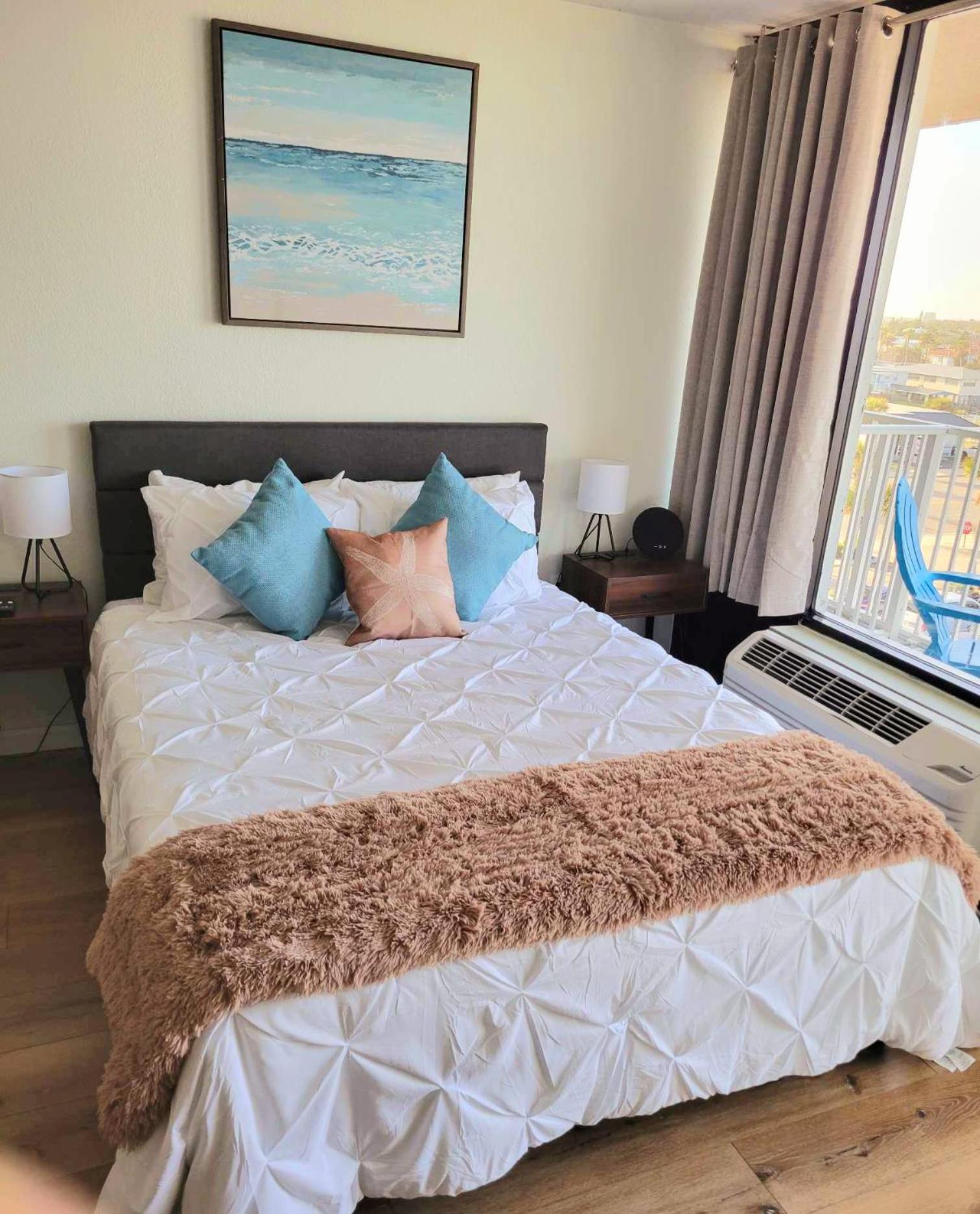 Oceanview W Balcony - Castaways