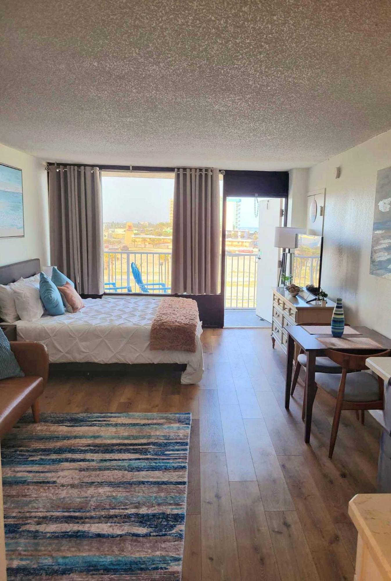 Aparthotel Oceanview W Balcony - Castaways