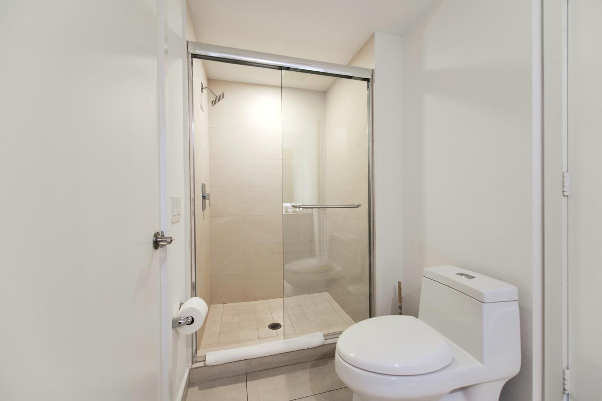 Apartment W Beautiful Beachfront And Views From 25th Floor! *