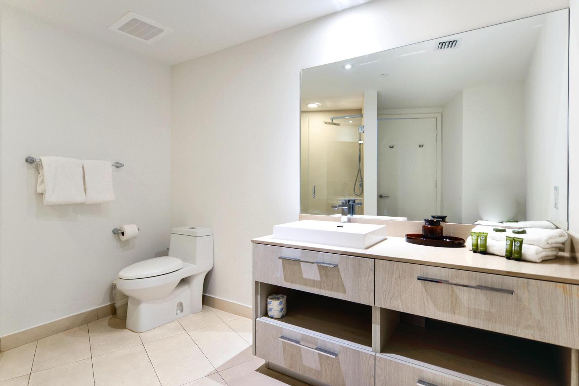 W Beautiful Beachfront And Views From 25th Floor!
