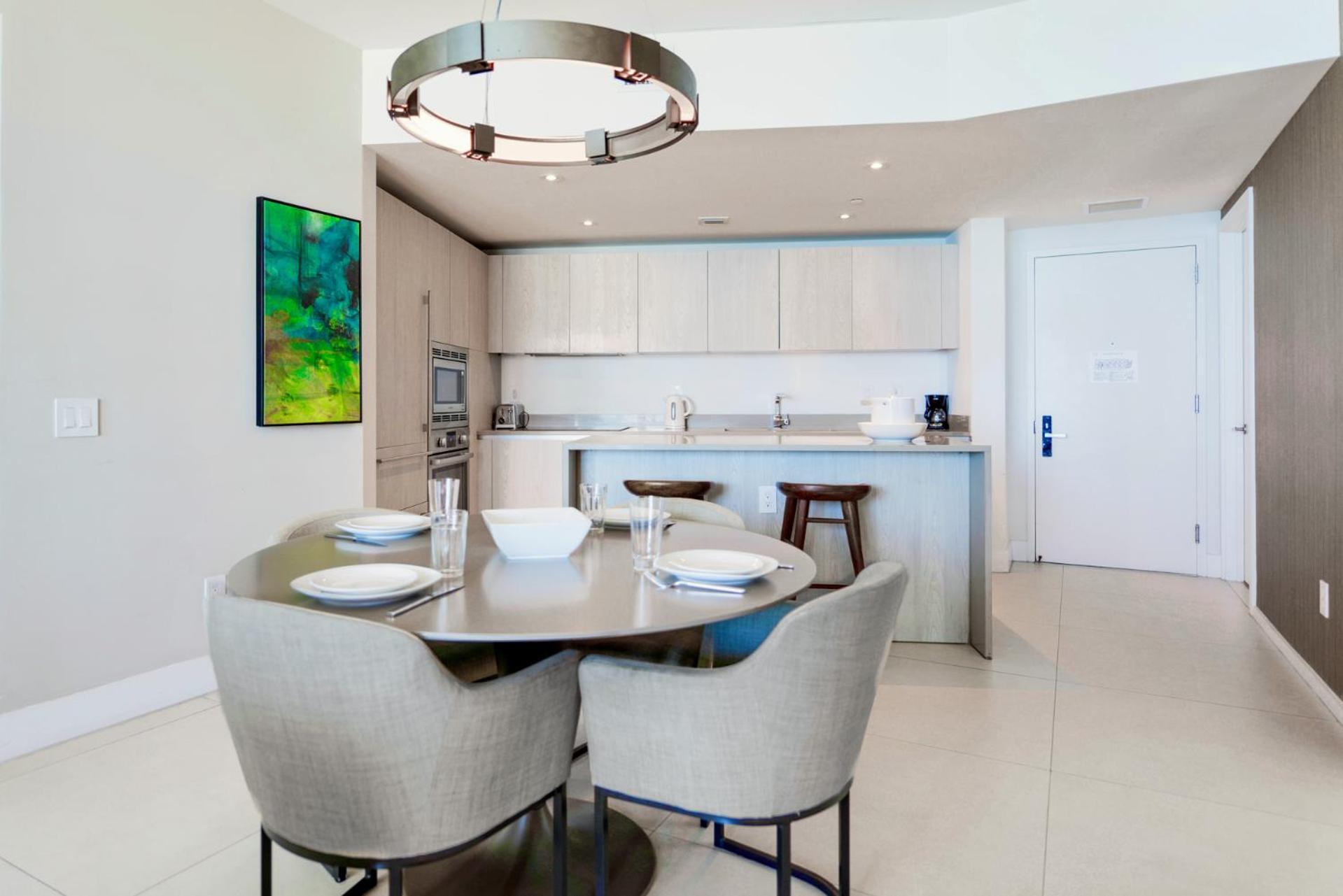 W Beautiful Beachfront And Views From 25th Floor! Apartment