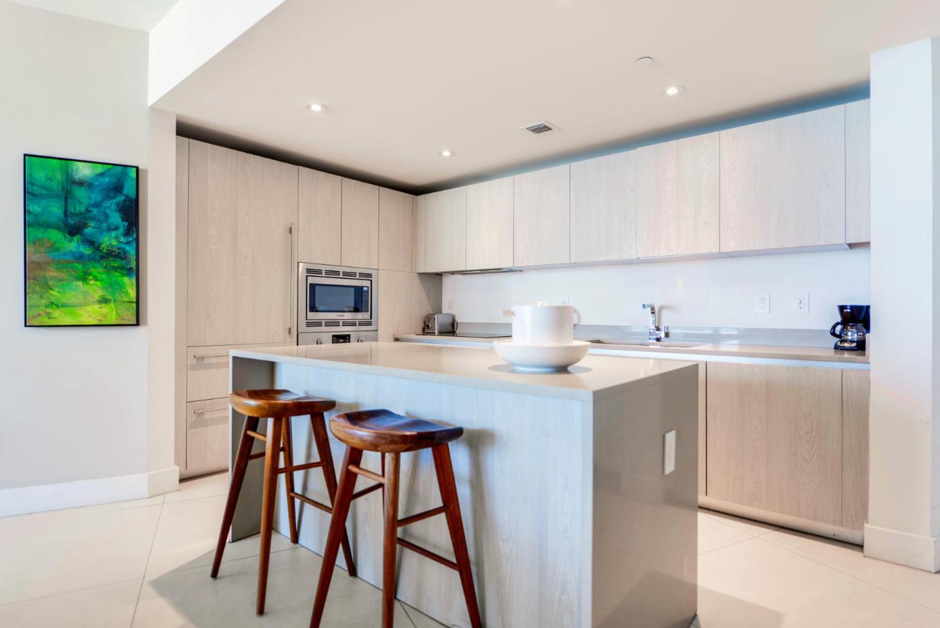 W Beautiful Beachfront And Views From 25th Floor! *